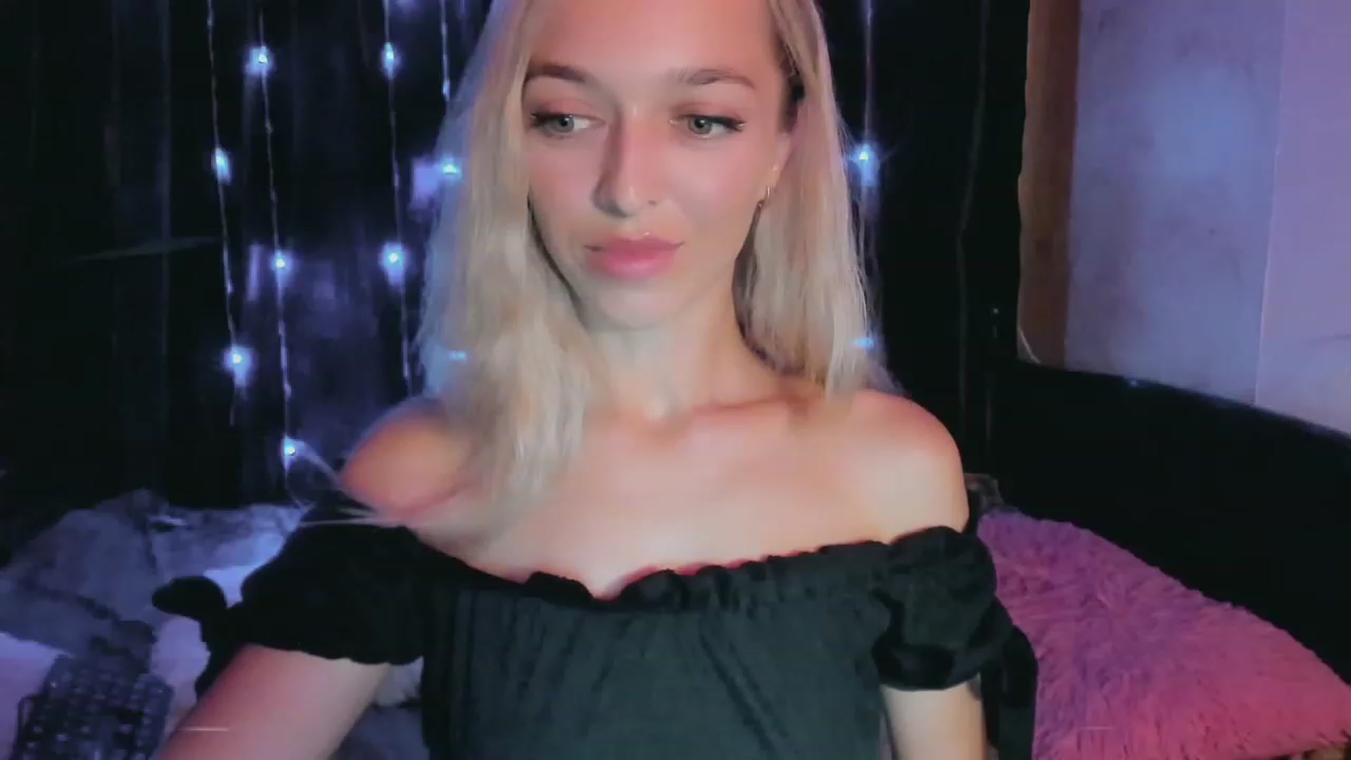 Gallery image thumbnail from Ambri_Lili's myfreecams stream on, 07/29/2023, 15:17 image 5 of 20