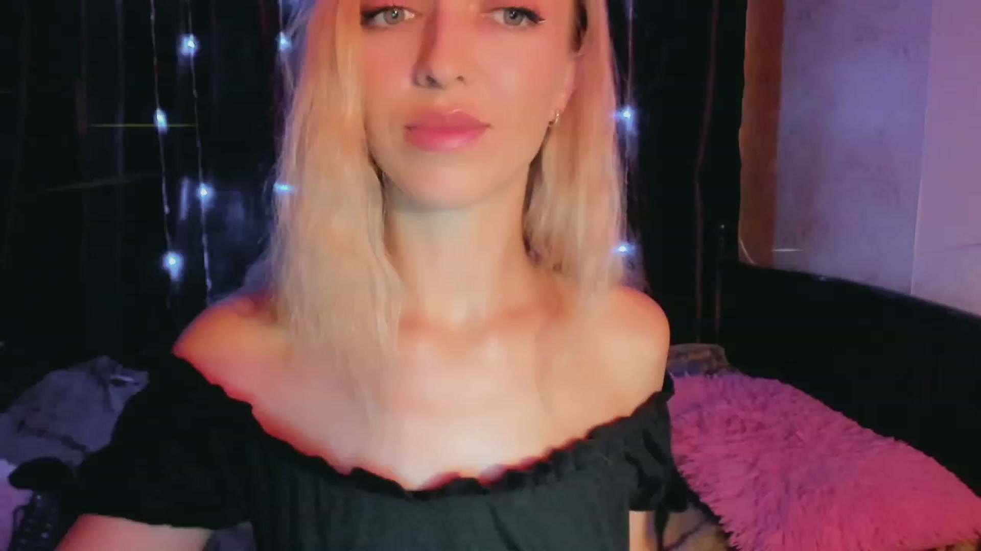 Gallery image thumbnail from Ambri_Lili's myfreecams stream on, 07/29/2023, 15:17 image 7 of 20