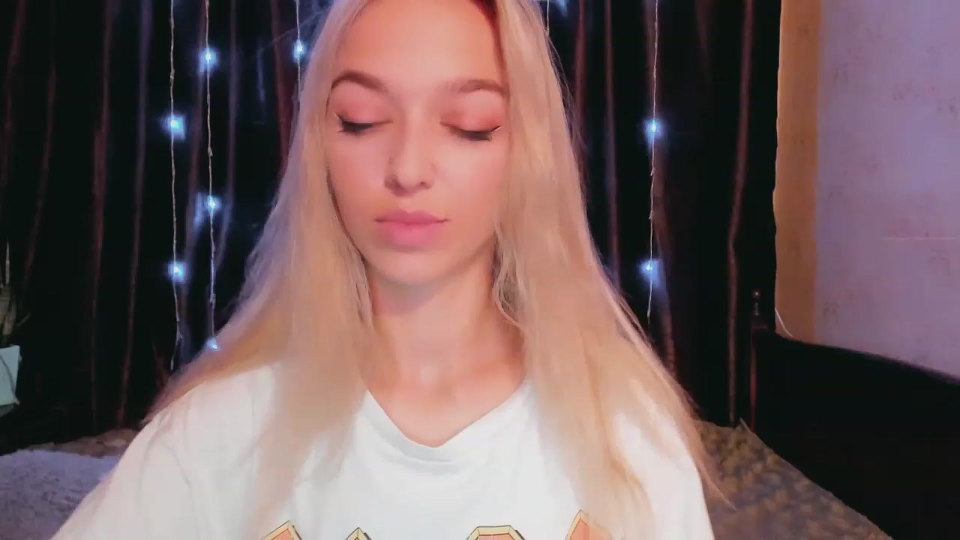 Gallery image thumbnail from Ambri_Lili's myfreecams stream on, 07/30/2023, 05:00 image 19 of 20