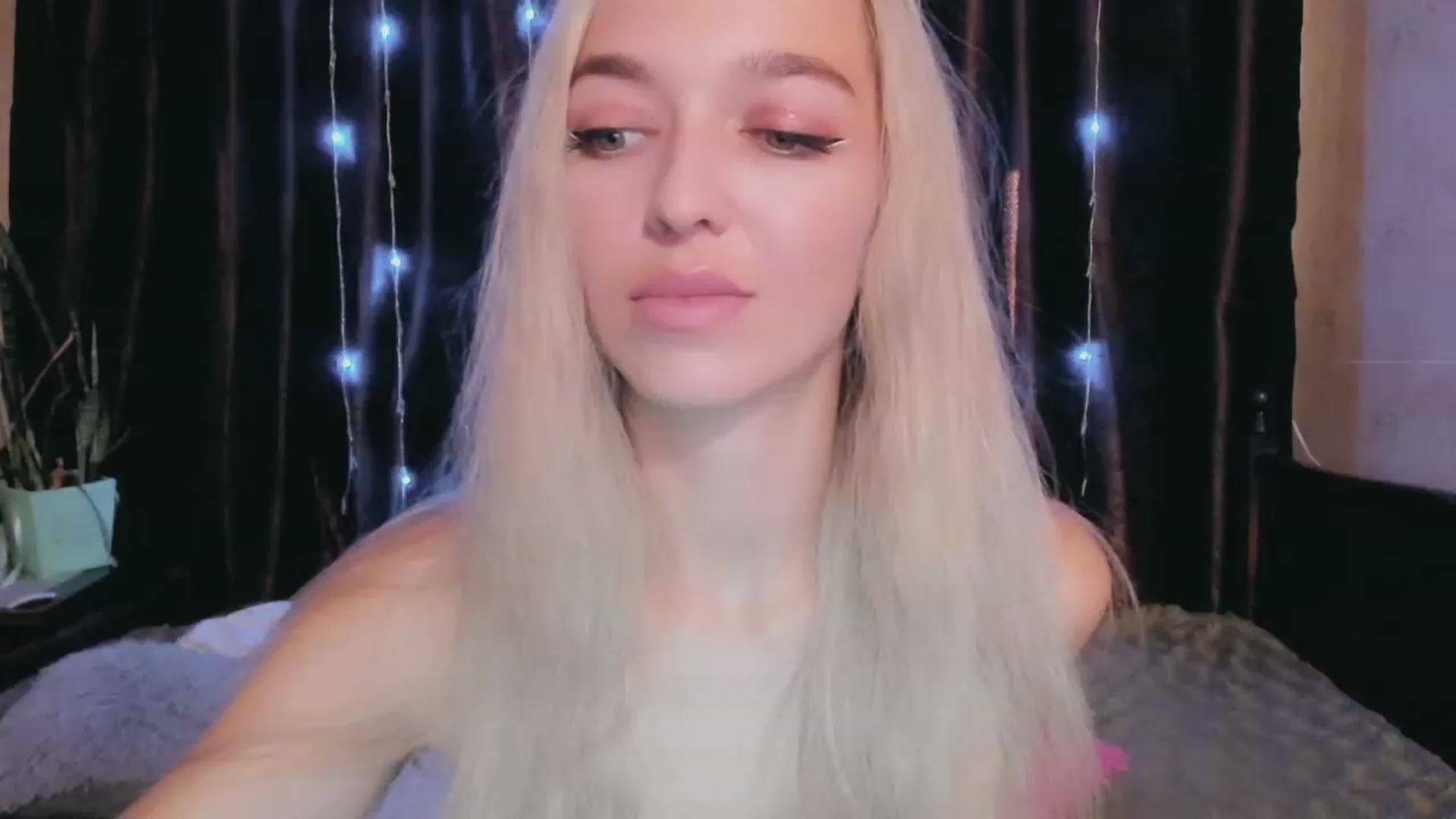Gallery image thumbnail from Ambri_Lili's myfreecams stream on, 07/30/2023, 05:00 image 9 of 20
