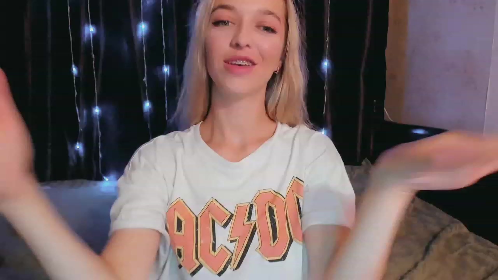 Gallery image thumbnail from Ambri_Lili's myfreecams stream on, 07/30/2023, 15:30 image 15 of 20
