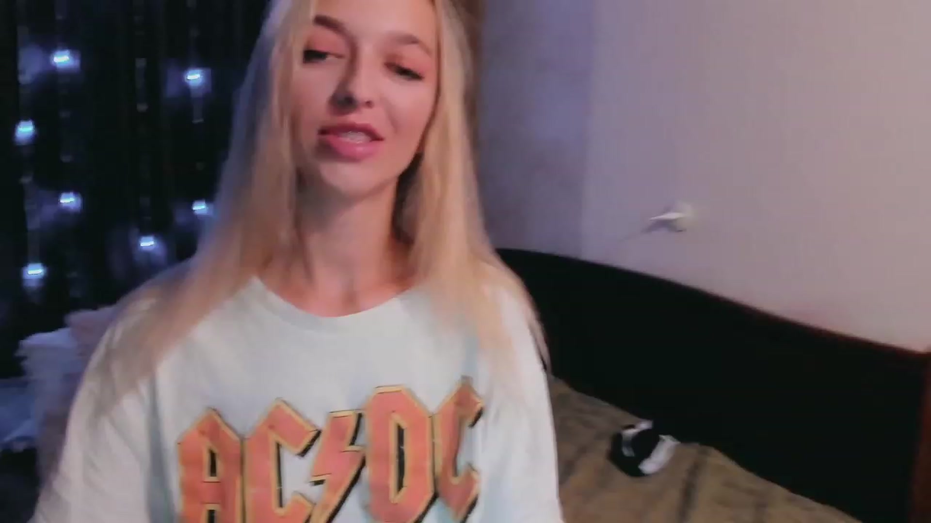 Gallery image thumbnail from Ambri_Lili's myfreecams stream on, 07/30/2023, 15:30 image 13 of 20