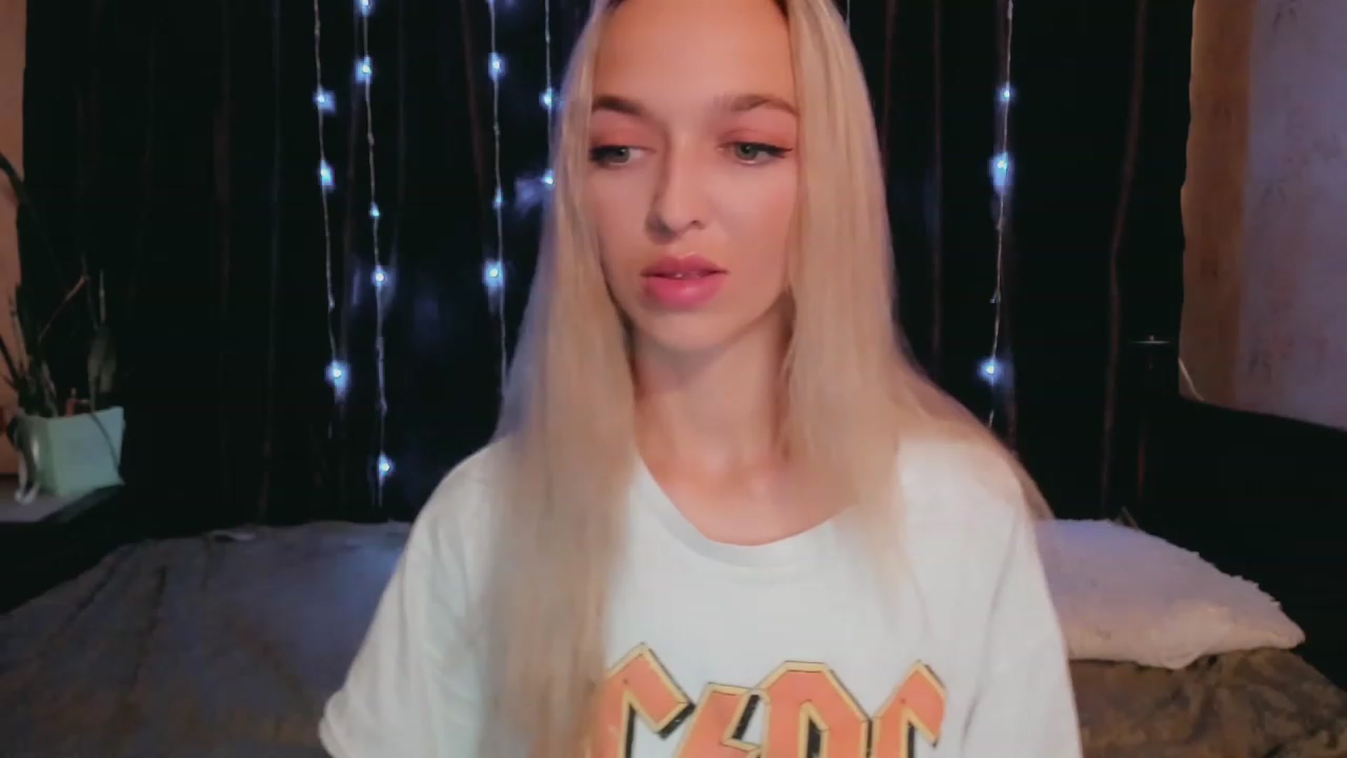 Gallery image thumbnail from Ambri_Lili's myfreecams stream on, 07/30/2023, 15:30 image 4 of 20
