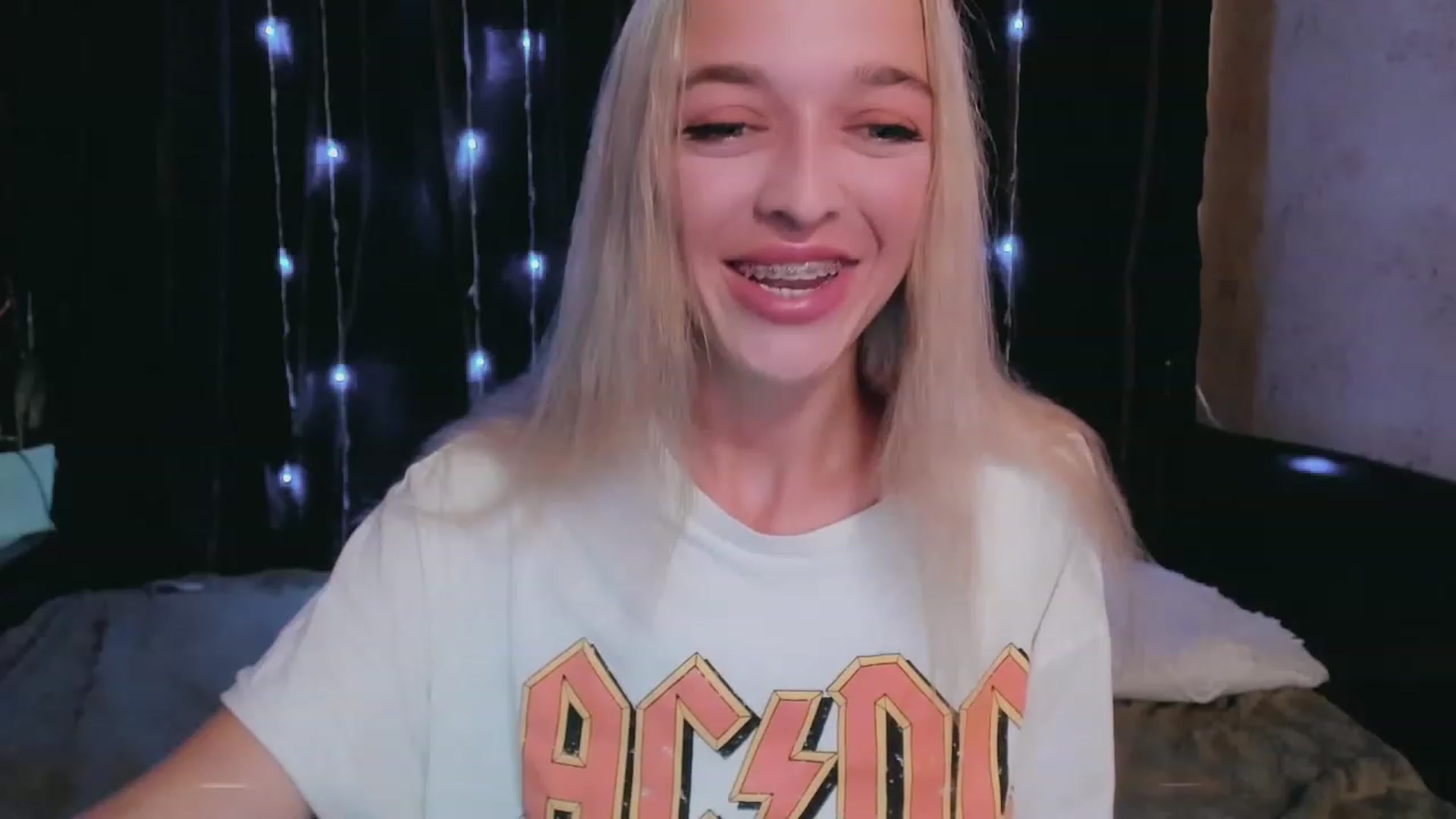 Gallery image thumbnail from Ambri_Lili's myfreecams stream on, 07/30/2023, 15:30 image 2 of 20