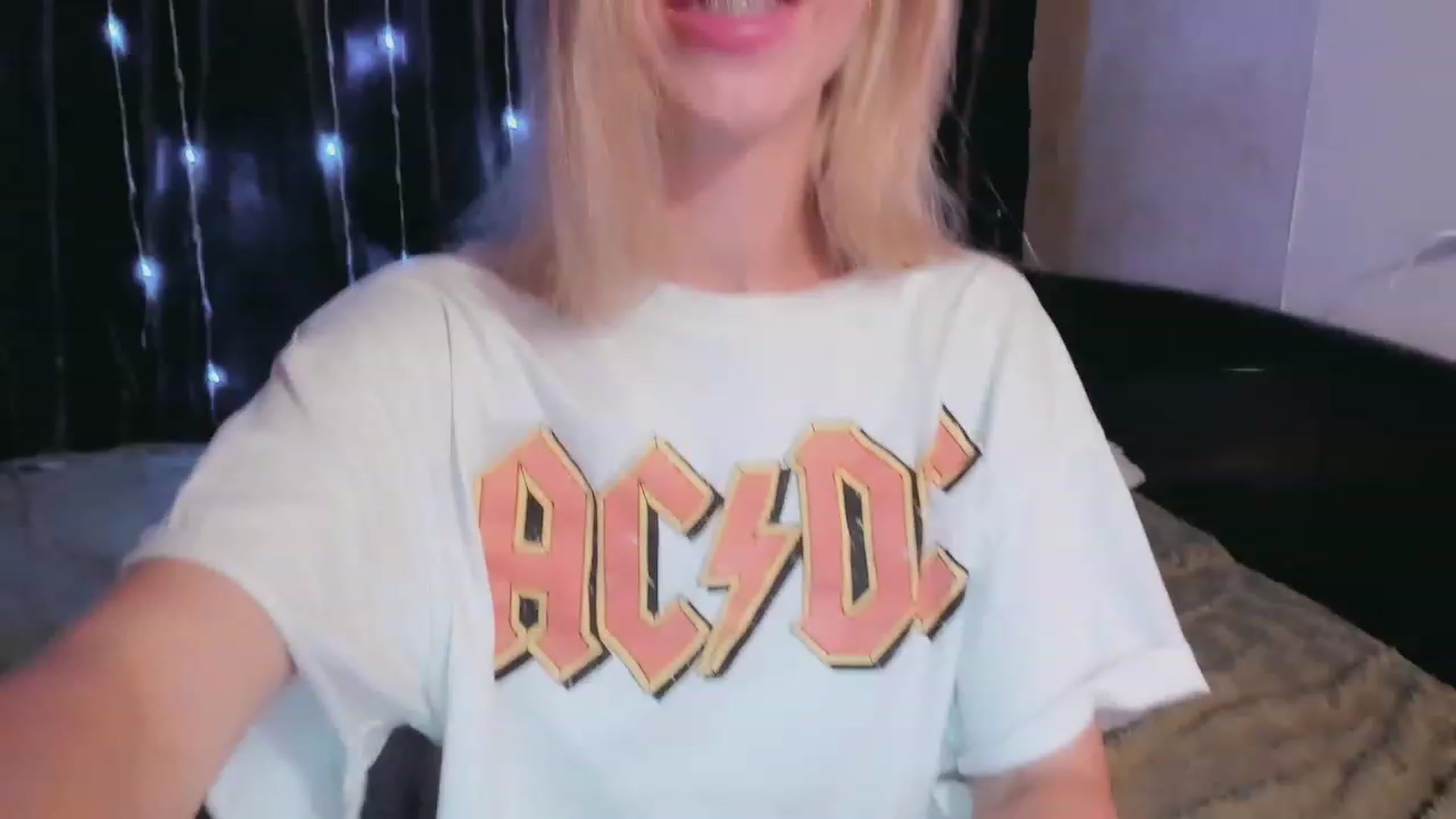 Gallery image thumbnail from Ambri_Lili's myfreecams stream on, 07/30/2023, 15:30 image 8 of 20