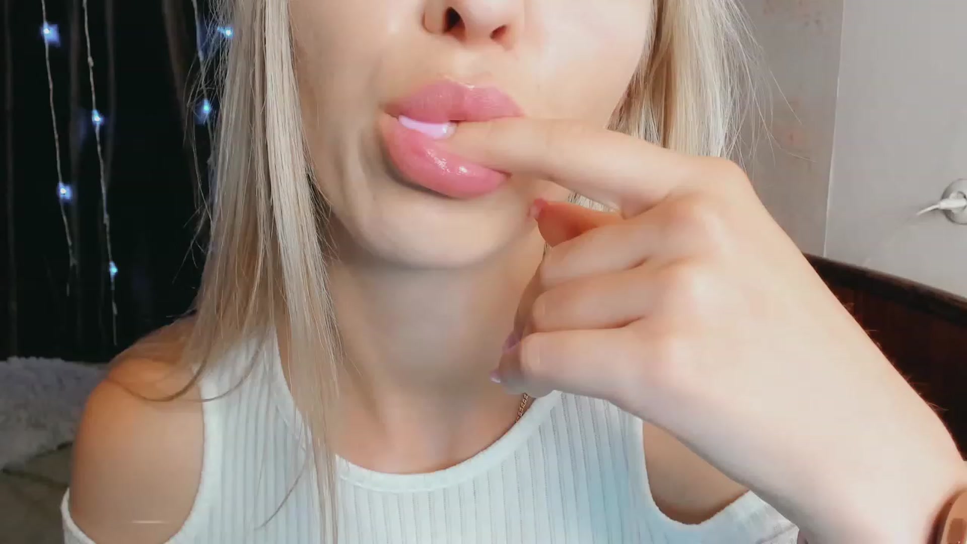 Gallery image thumbnail from Ambri_Lili's myfreecams stream on, 07/31/2023, 15:18 image 17 of 20