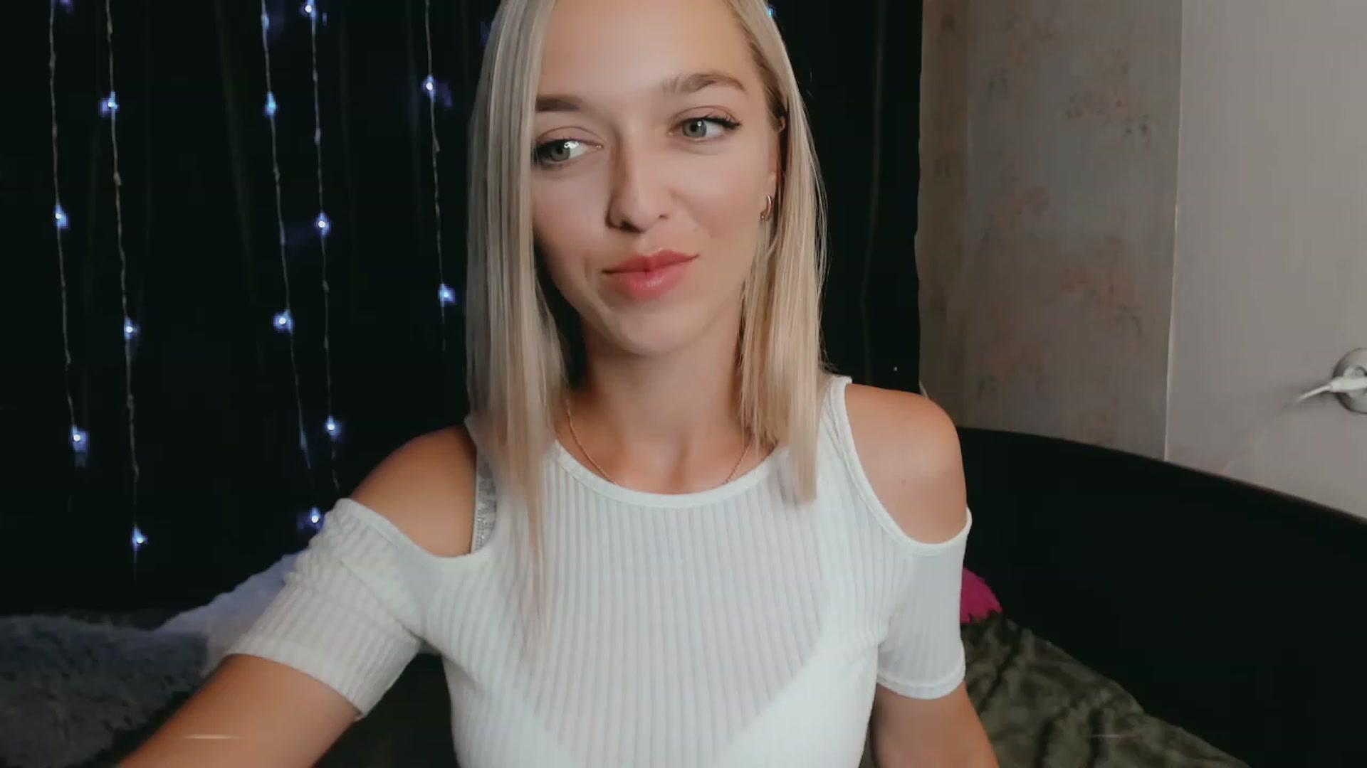 Gallery image thumbnail from Ambri_Lili's myfreecams stream on, 07/31/2023, 15:18 image 5 of 20