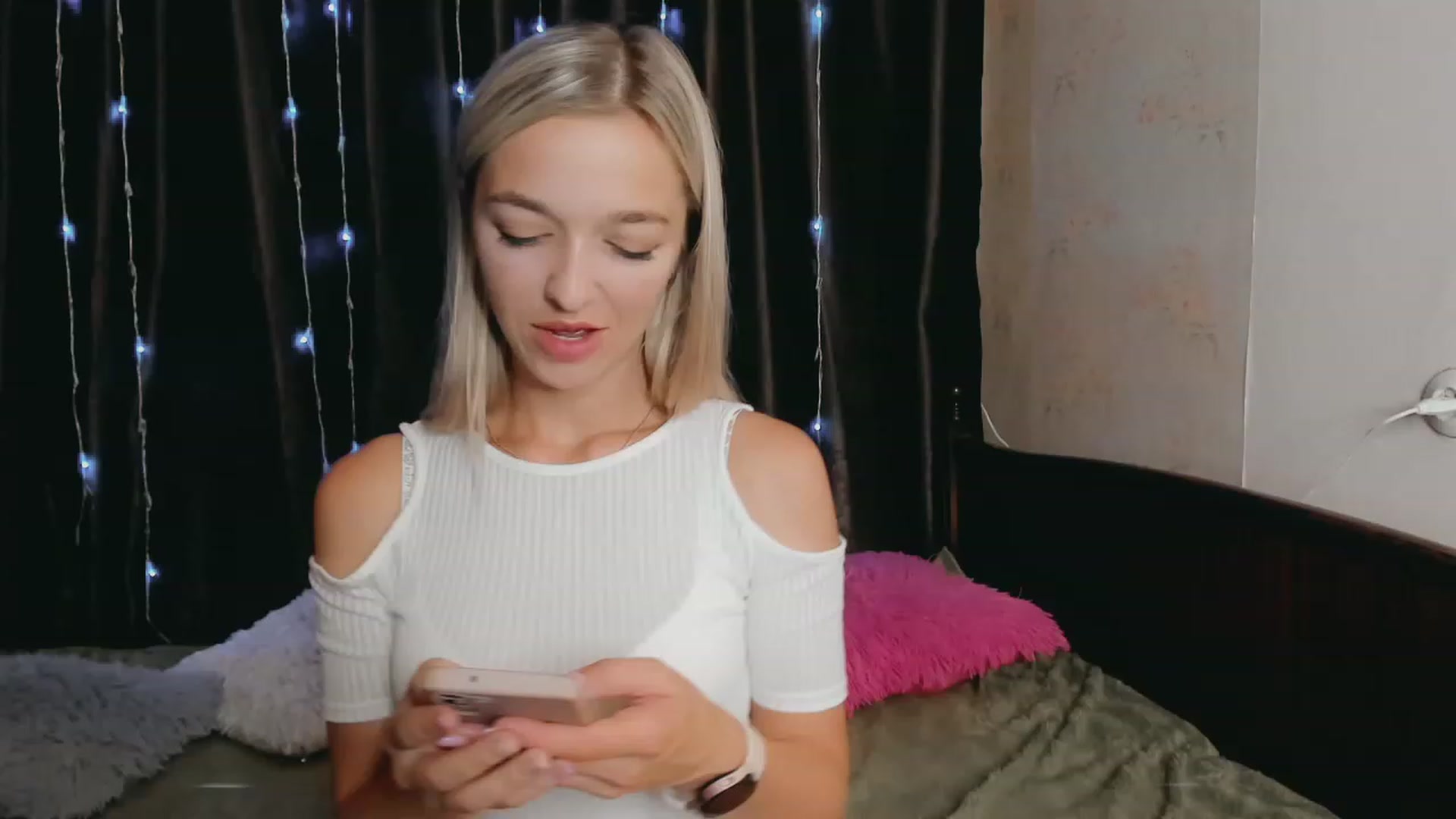 Gallery image thumbnail from Ambri_Lili's myfreecams stream on, 07/31/2023, 15:18 image 7 of 20