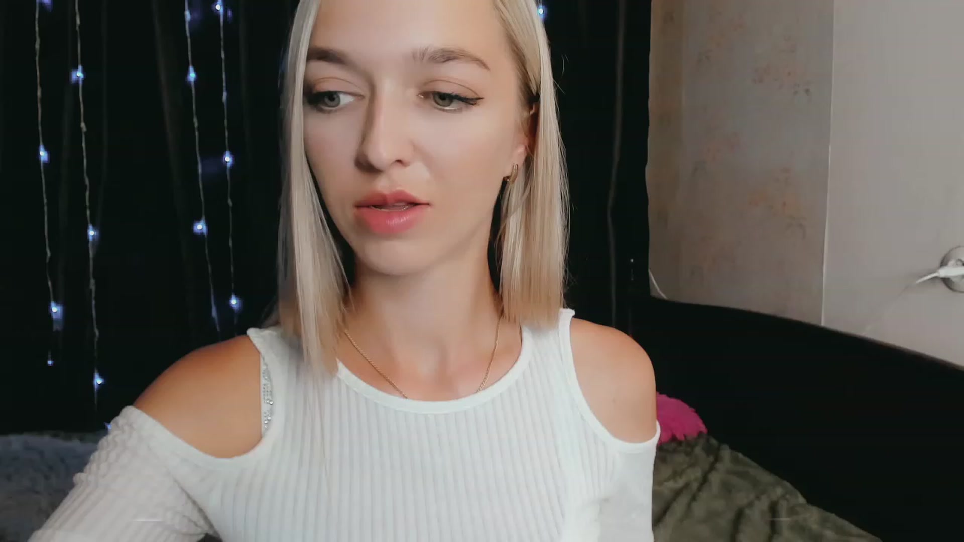 Gallery image thumbnail from Ambri_Lili's myfreecams stream on, 07/31/2023, 15:18 image 3 of 20