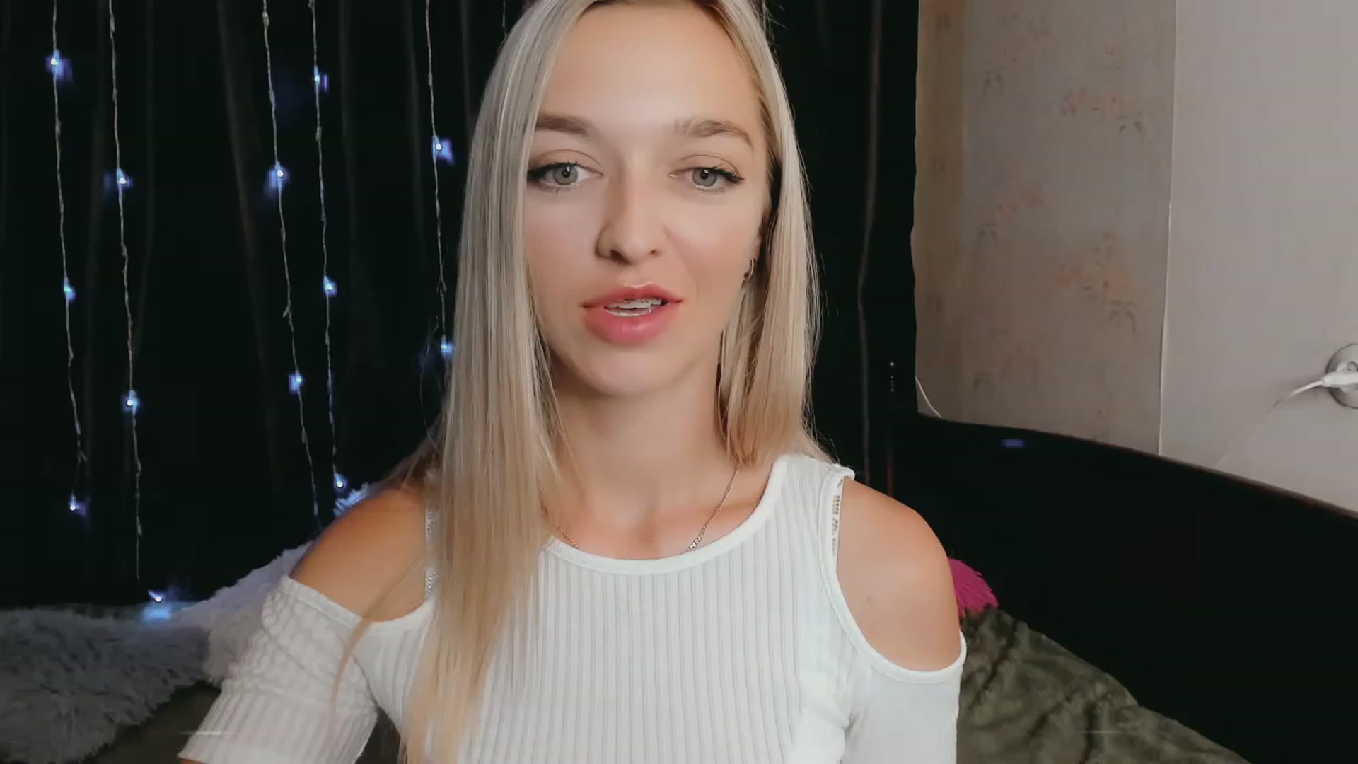 Gallery image thumbnail from Ambri_Lili's myfreecams stream on, 07/31/2023, 15:18 image 8 of 20