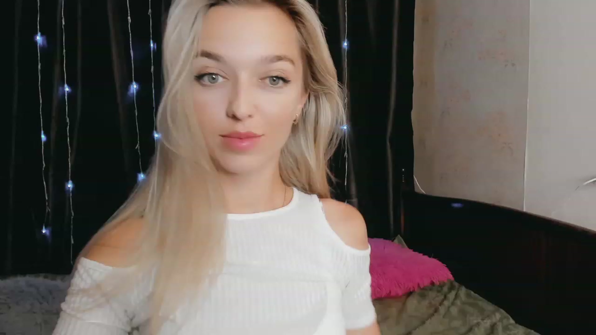 Gallery image thumbnail from Ambri_Lili's myfreecams stream on, 07/31/2023, 15:18 image 14 of 20