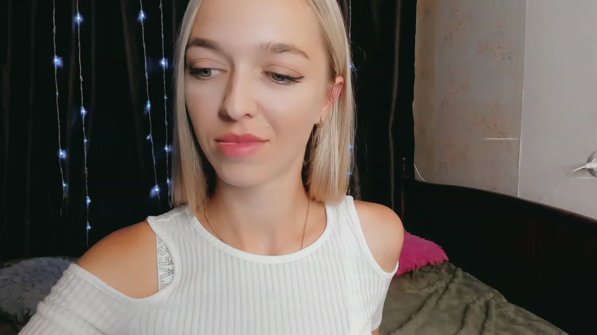 Gallery image thumbnail from Ambri_Lili's myfreecams stream on, 07/31/2023, 15:18 image 1 of 20