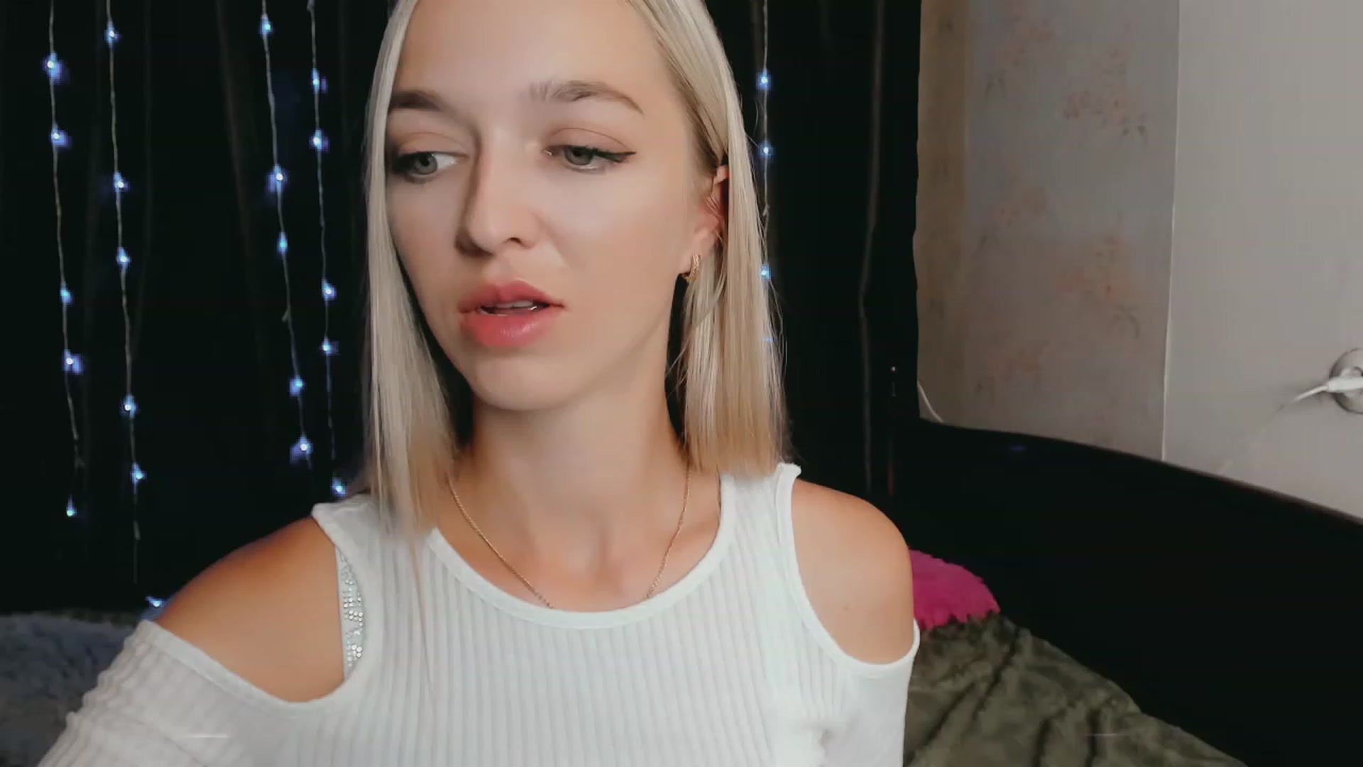 Gallery image thumbnail from Ambri_Lili's myfreecams stream on, 07/31/2023, 15:18 image 2 of 20
