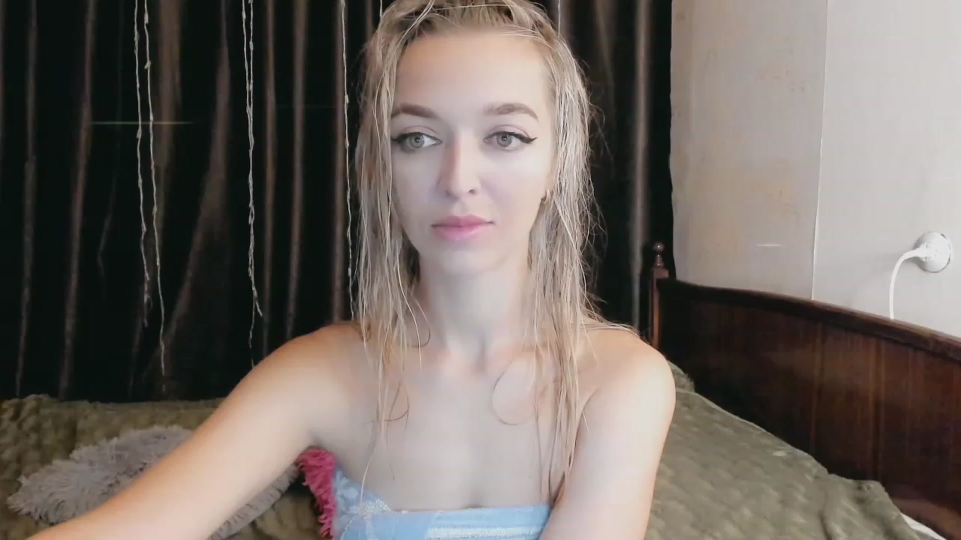 Gallery image thumbnail from Ambri_Lili's myfreecams stream on, 08/03/2023, 06:00 image 6 of 20