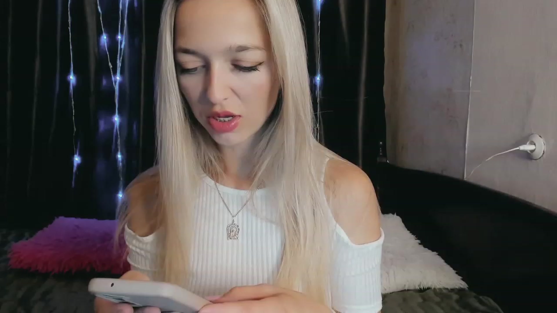 Gallery image thumbnail from Ambri_Lili's myfreecams stream on, 08/07/2023, 14:04 image 3 of 20