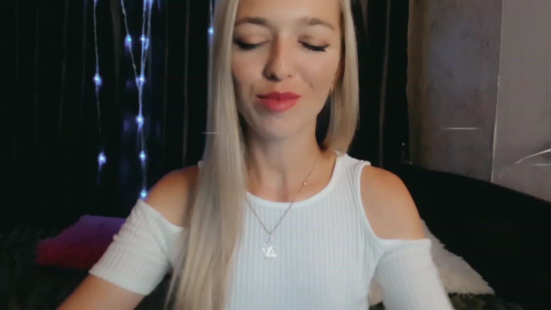 Gallery image thumbnail from Ambri_Lili's myfreecams stream on, 08/07/2023, 14:04 image 14 of 20