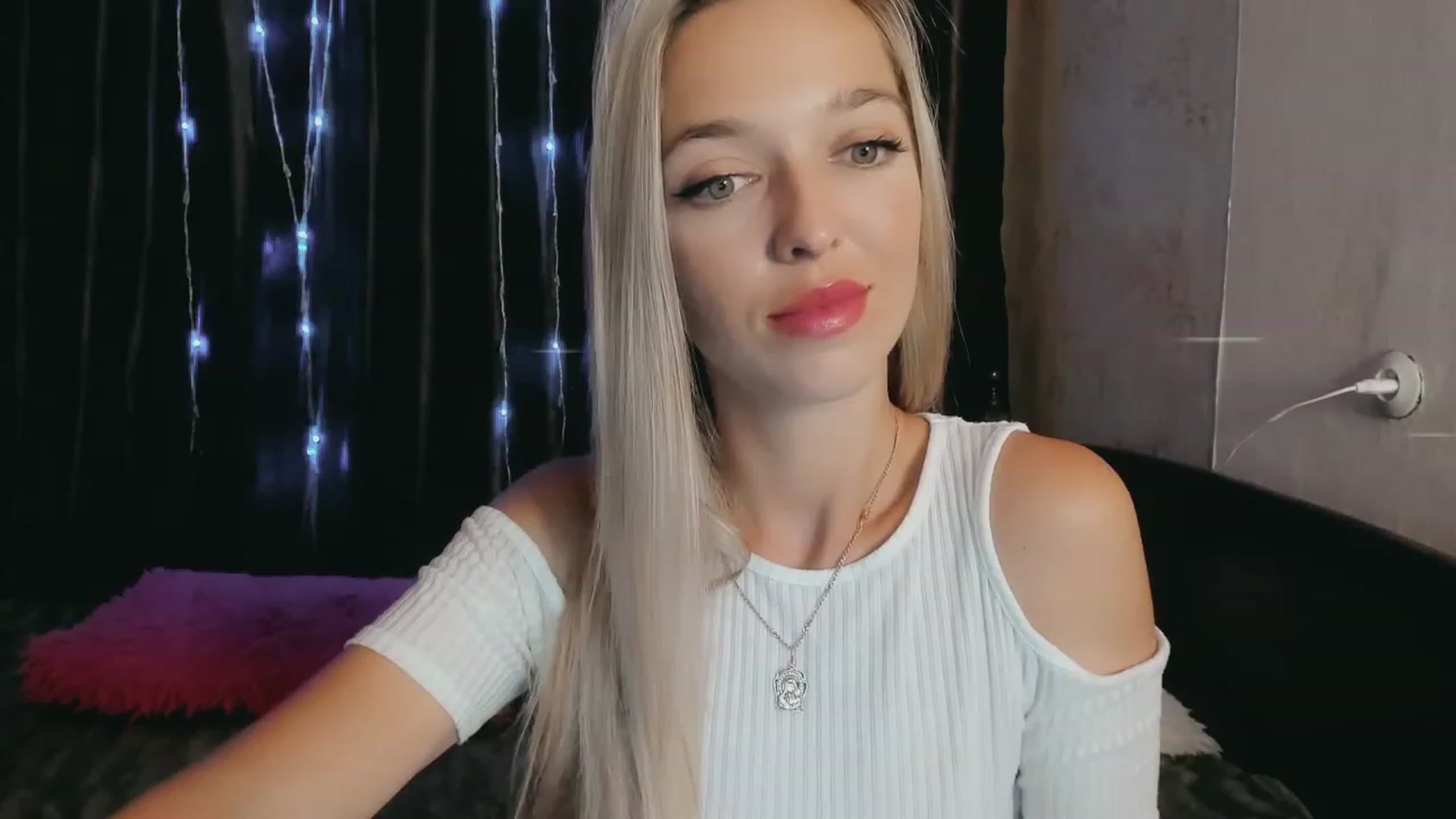 Gallery image thumbnail from Ambri_Lili's myfreecams stream on, 08/07/2023, 14:04 image 12 of 20