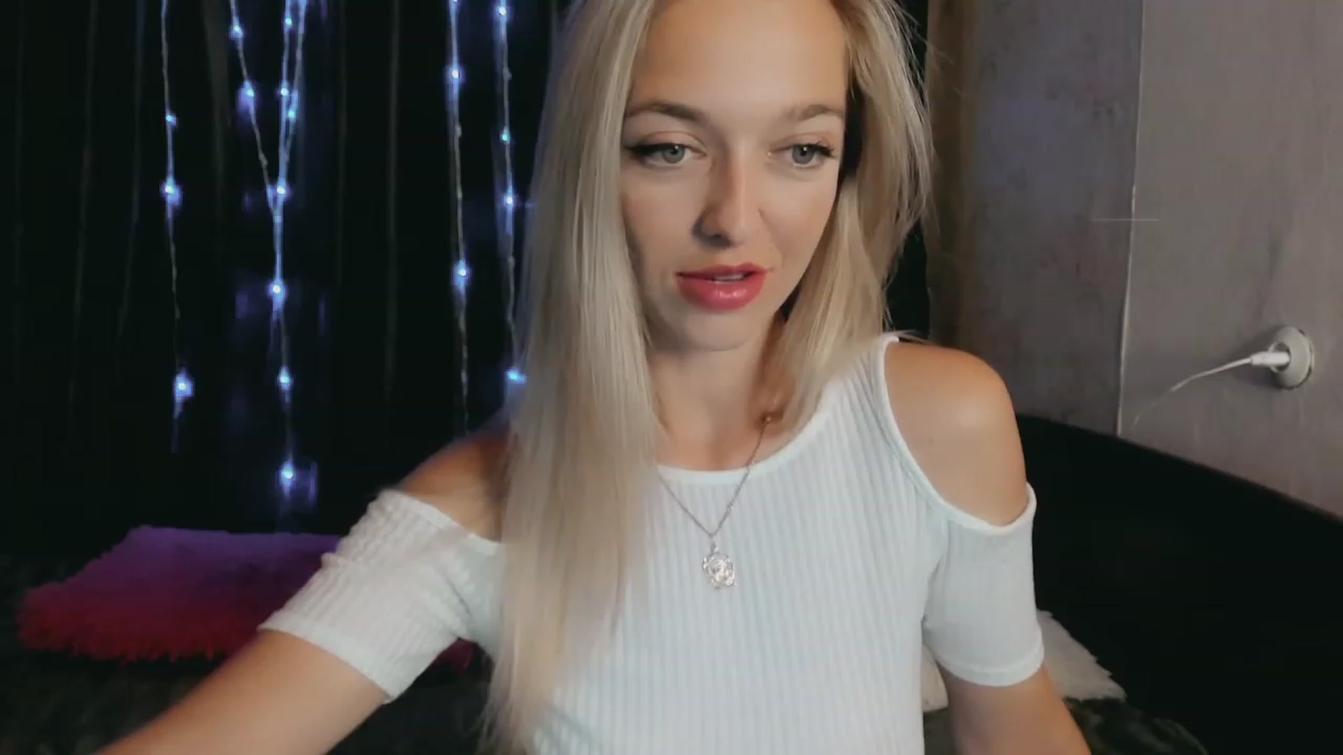 Gallery image thumbnail from Ambri_Lili's myfreecams stream on, 08/07/2023, 14:04 image 6 of 20