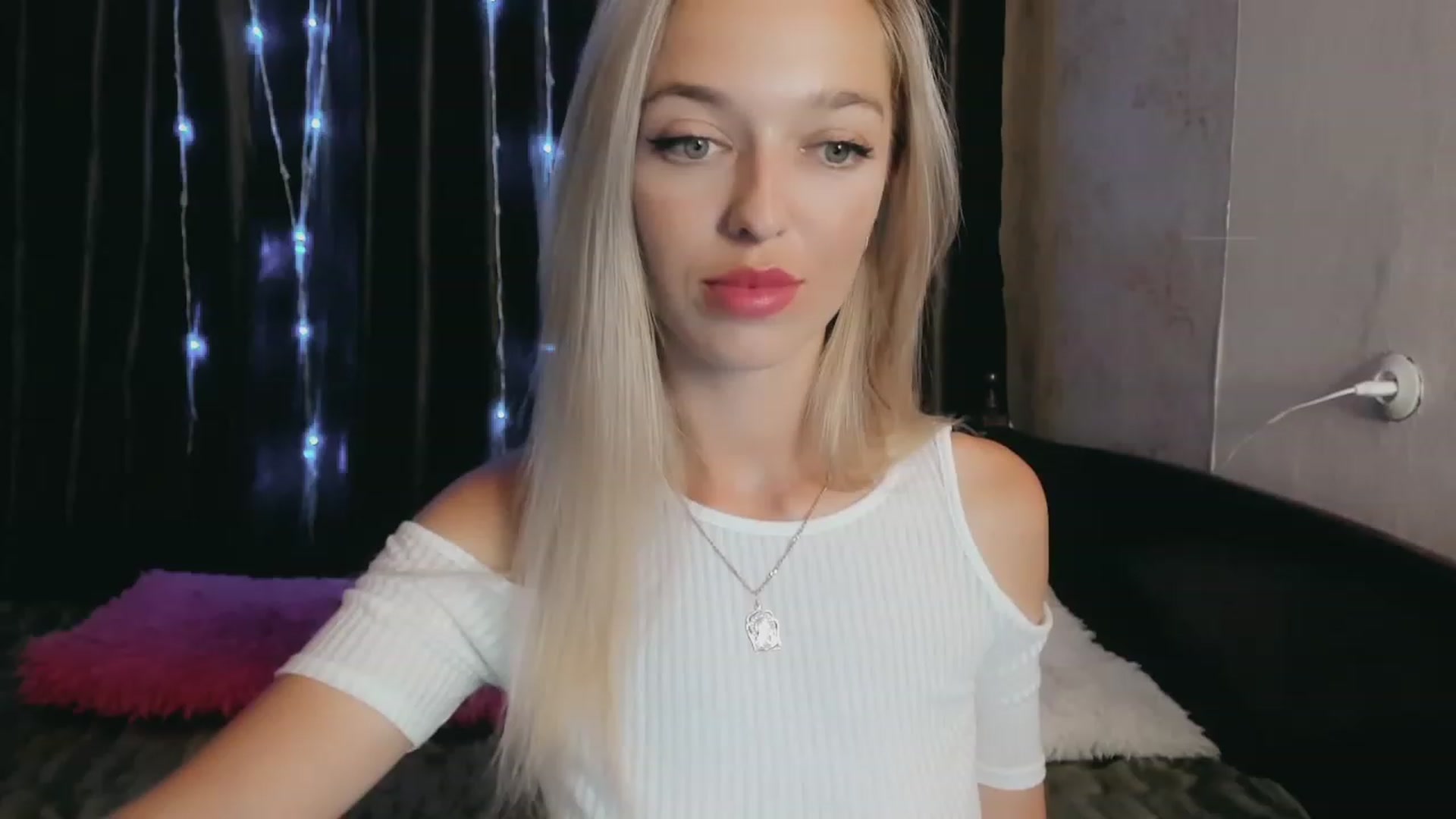 Gallery image thumbnail from Ambri_Lili's myfreecams stream on, 08/07/2023, 14:04 image 8 of 20