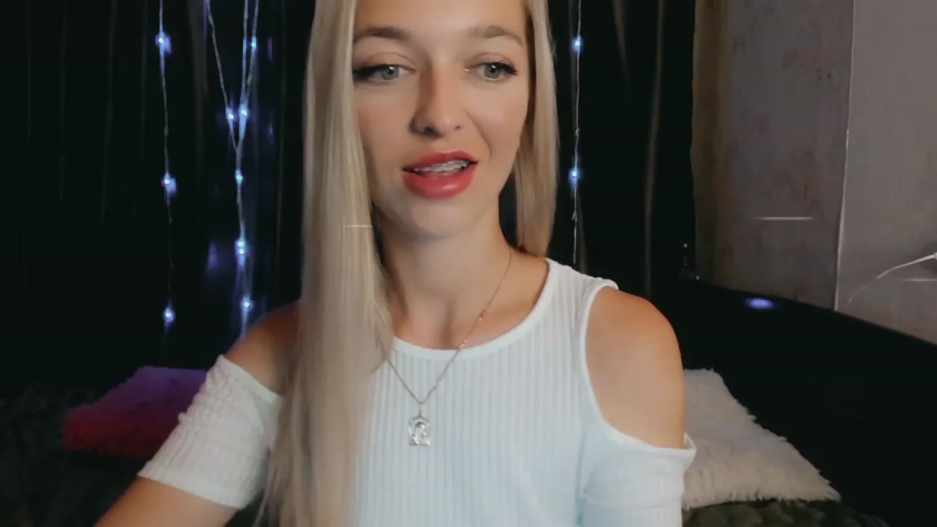 Gallery image thumbnail from Ambri_Lili's myfreecams stream on, 08/07/2023, 14:04 image 13 of 20