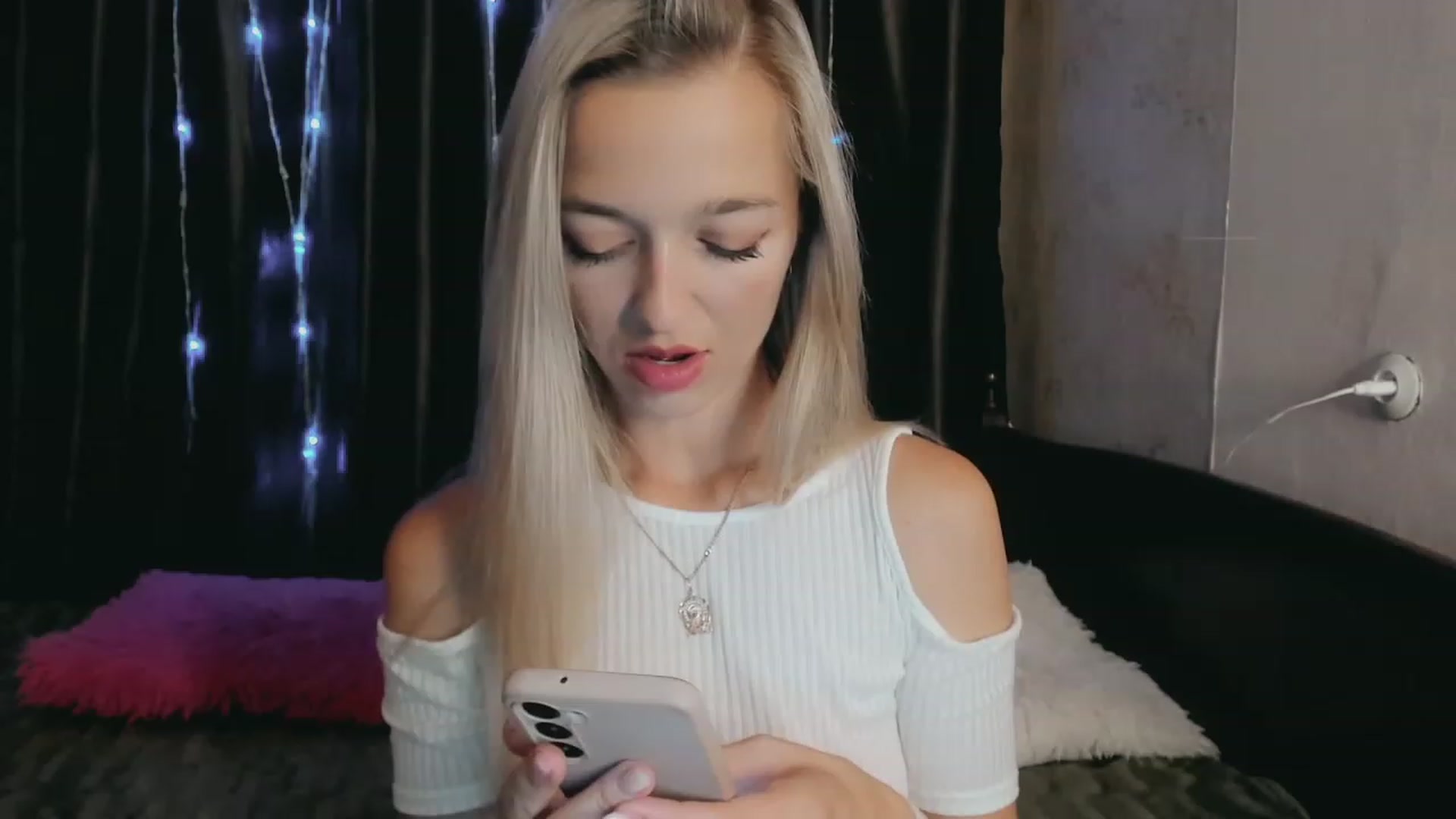 Gallery image thumbnail from Ambri_Lili's myfreecams stream on, 08/07/2023, 14:04 image 7 of 20