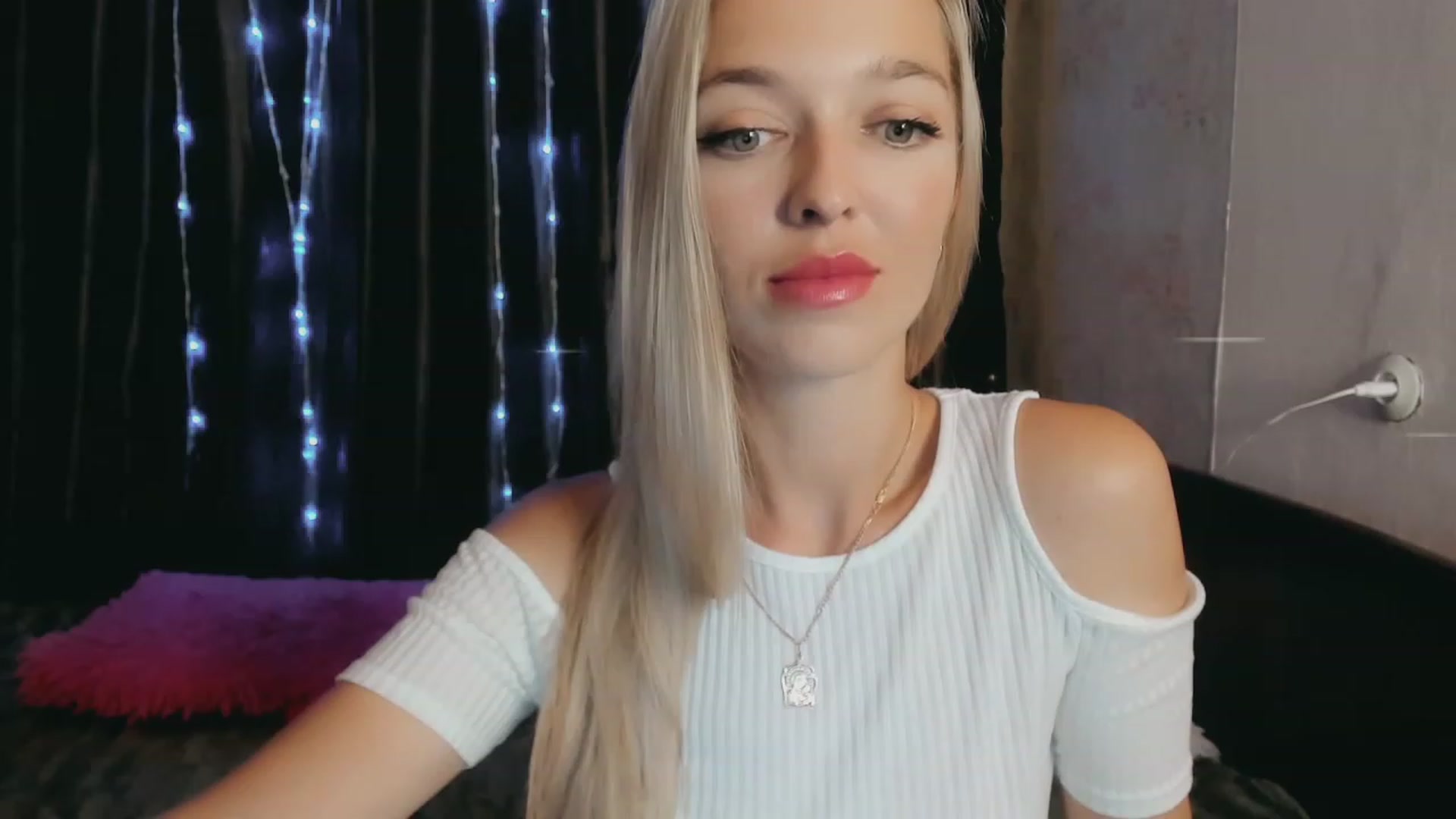 Gallery image thumbnail from Ambri_Lili's myfreecams stream on, 08/07/2023, 14:04 image 10 of 20