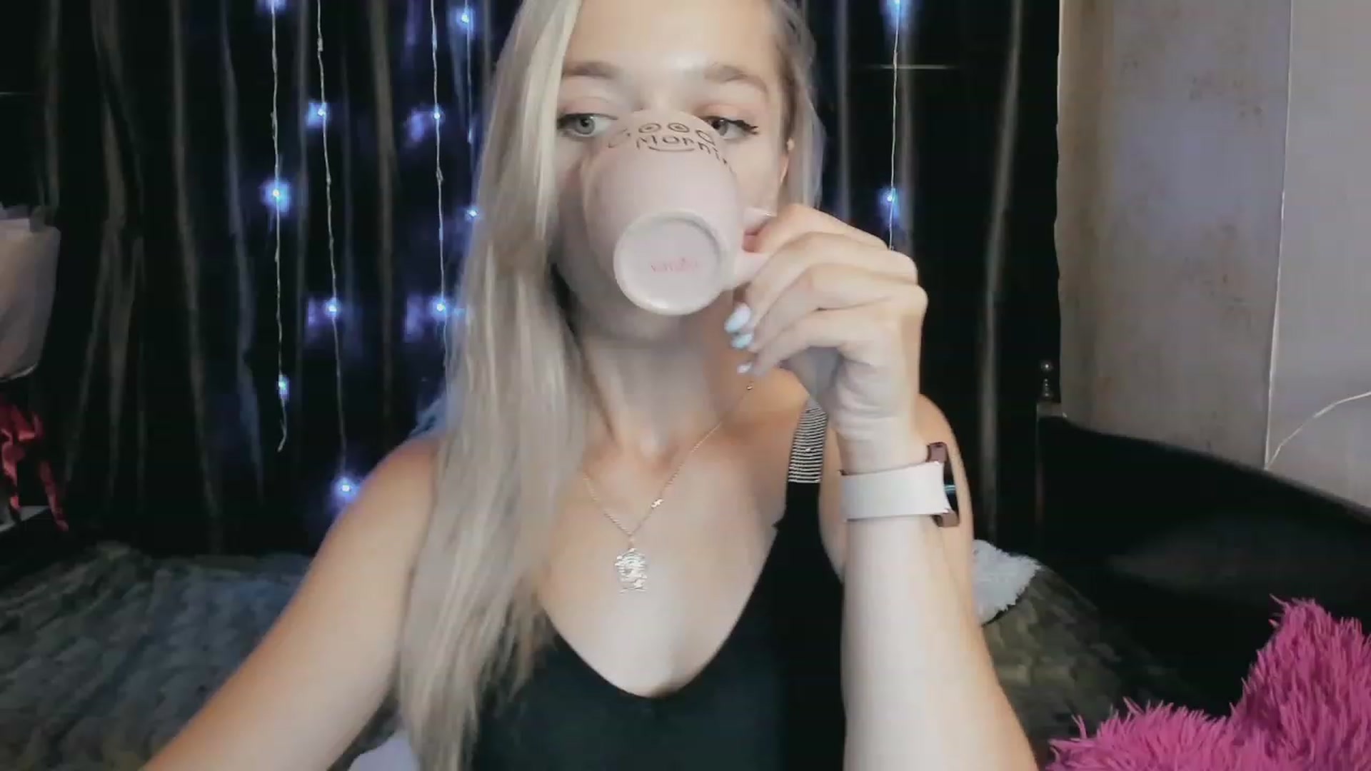 Gallery image thumbnail from Ambri_Lili's myfreecams stream on, 08/12/2023, 14:20 image 6 of 20