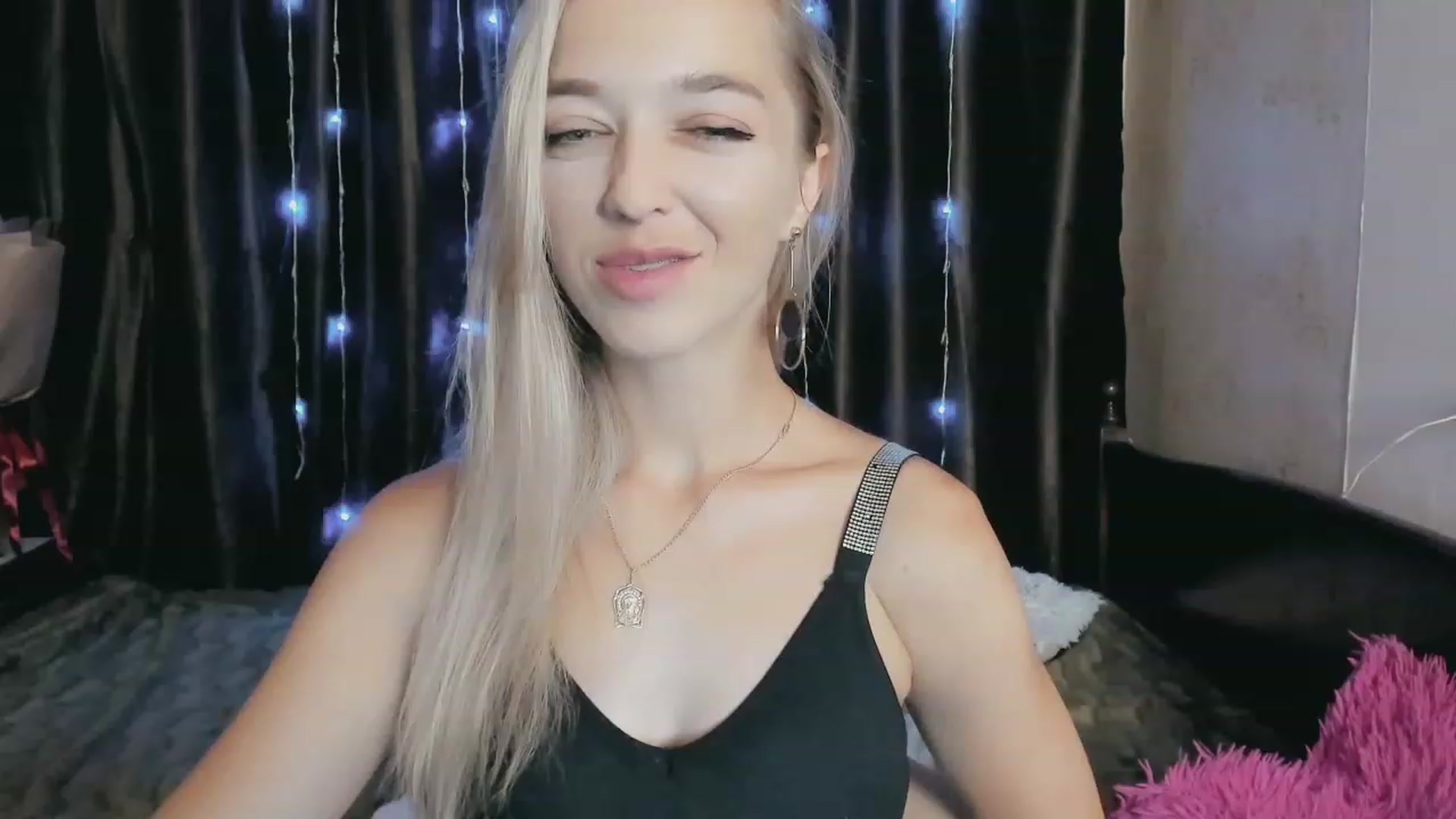 Gallery image thumbnail from Ambri_Lili's myfreecams stream on, 08/12/2023, 14:20 image 3 of 20