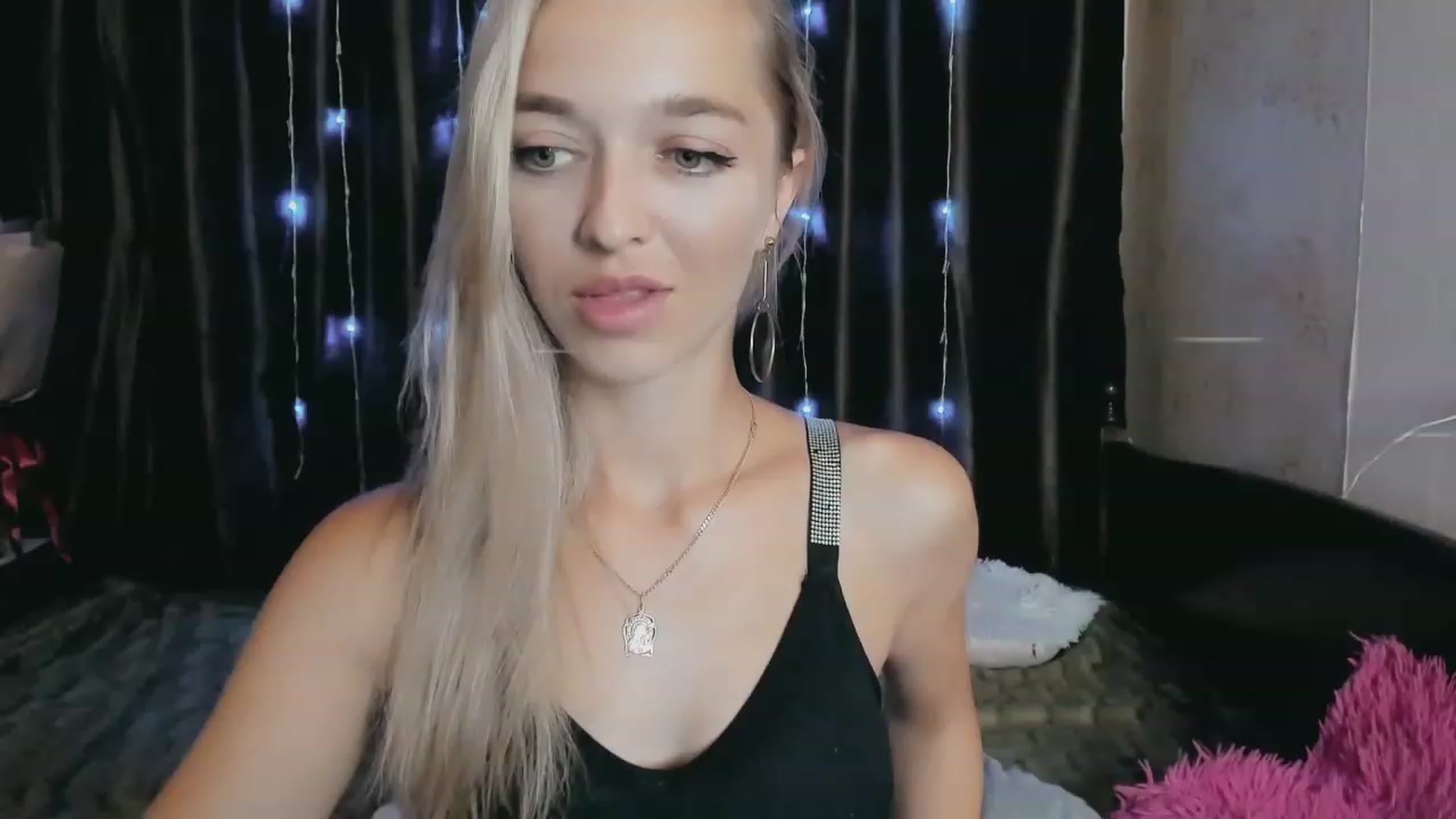 Gallery image thumbnail from Ambri_Lili's myfreecams stream on, 08/12/2023, 14:20 image 1 of 20