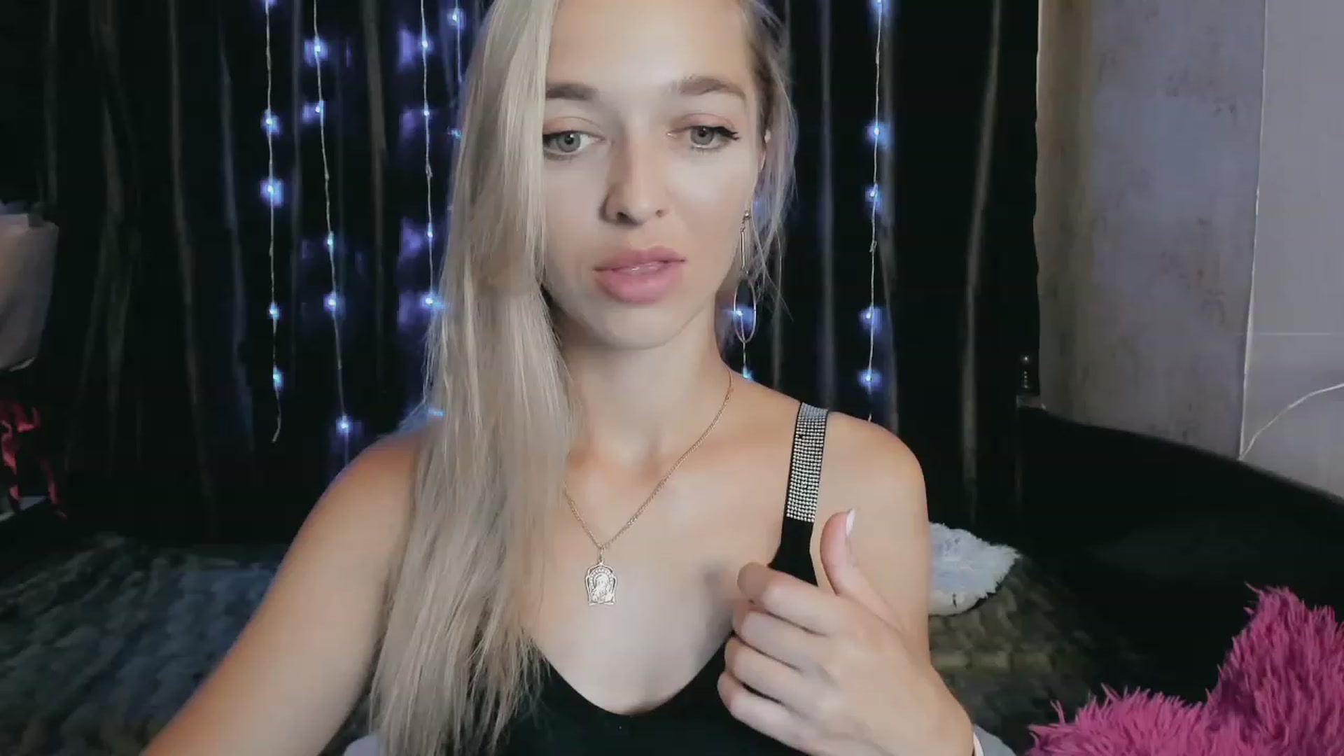 Gallery image thumbnail from Ambri_Lili's myfreecams stream on, 08/12/2023, 14:20 image 4 of 20
