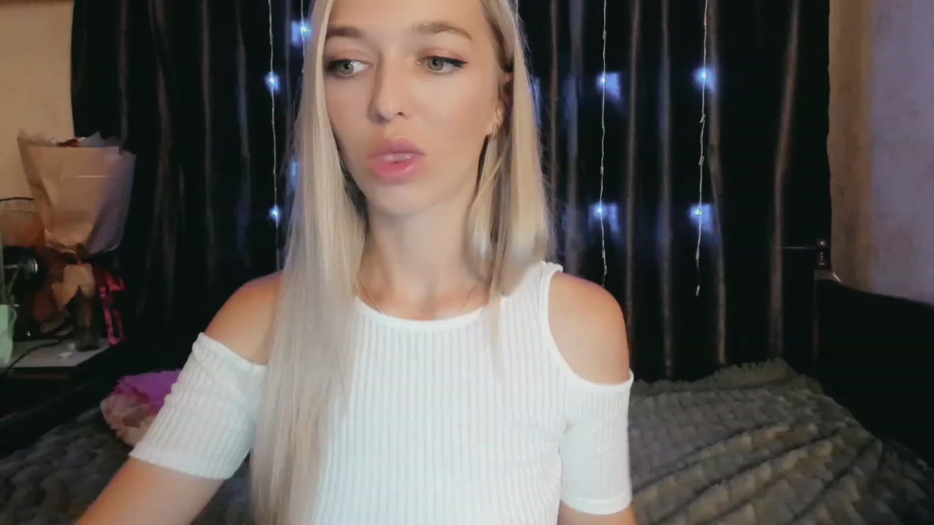 Gallery image thumbnail from Ambri_Lili's myfreecams stream on, 08/14/2023, 15:24 image 15 of 20