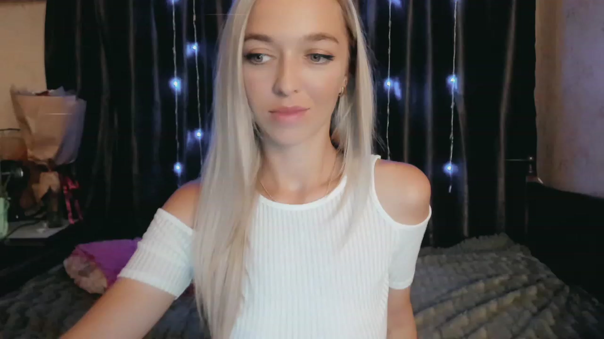 Gallery image thumbnail from Ambri_Lili's myfreecams stream on, 08/14/2023, 15:24 image 11 of 20