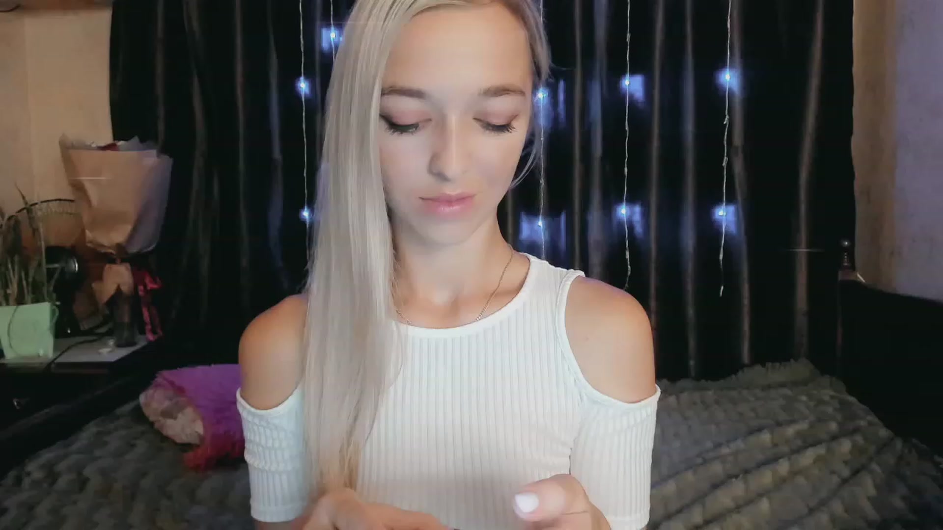 Gallery image thumbnail from Ambri_Lili's myfreecams stream on, 08/14/2023, 15:24 image 17 of 20