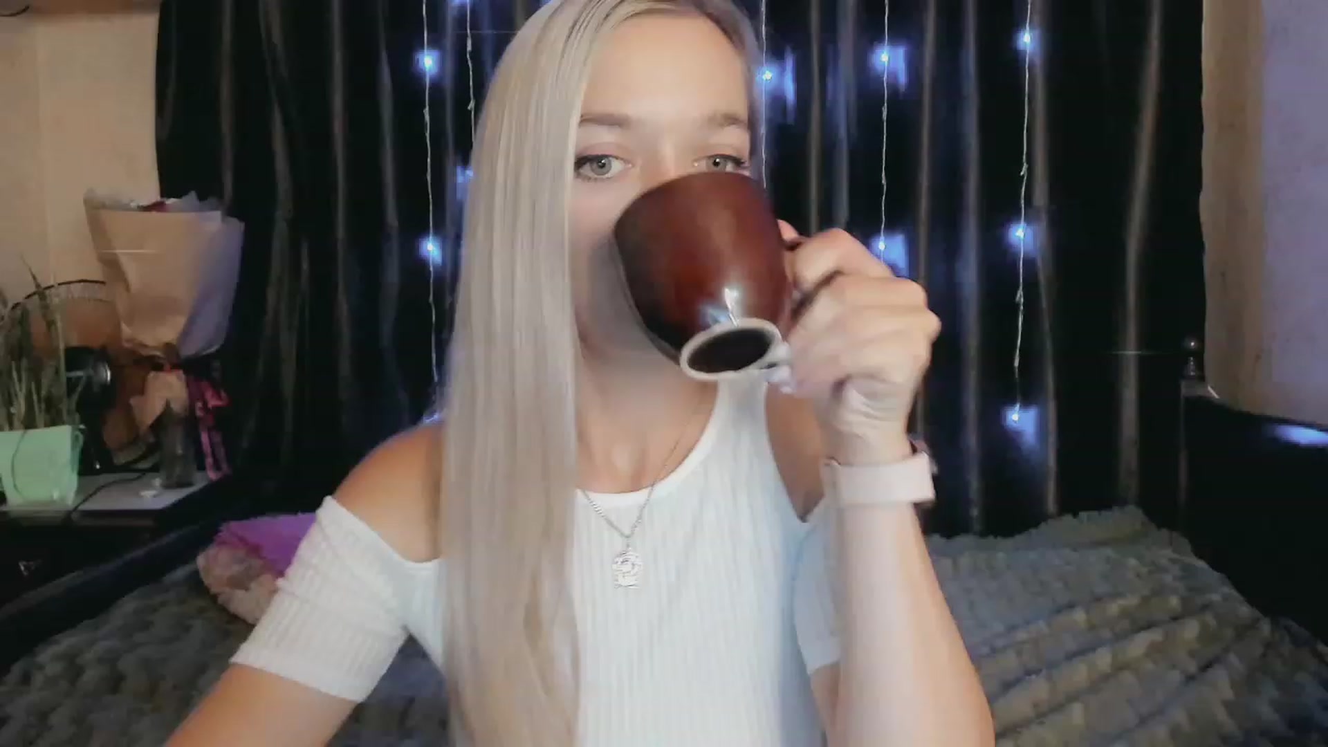 Gallery image thumbnail from Ambri_Lili's myfreecams stream on, 08/14/2023, 15:24 image 19 of 20