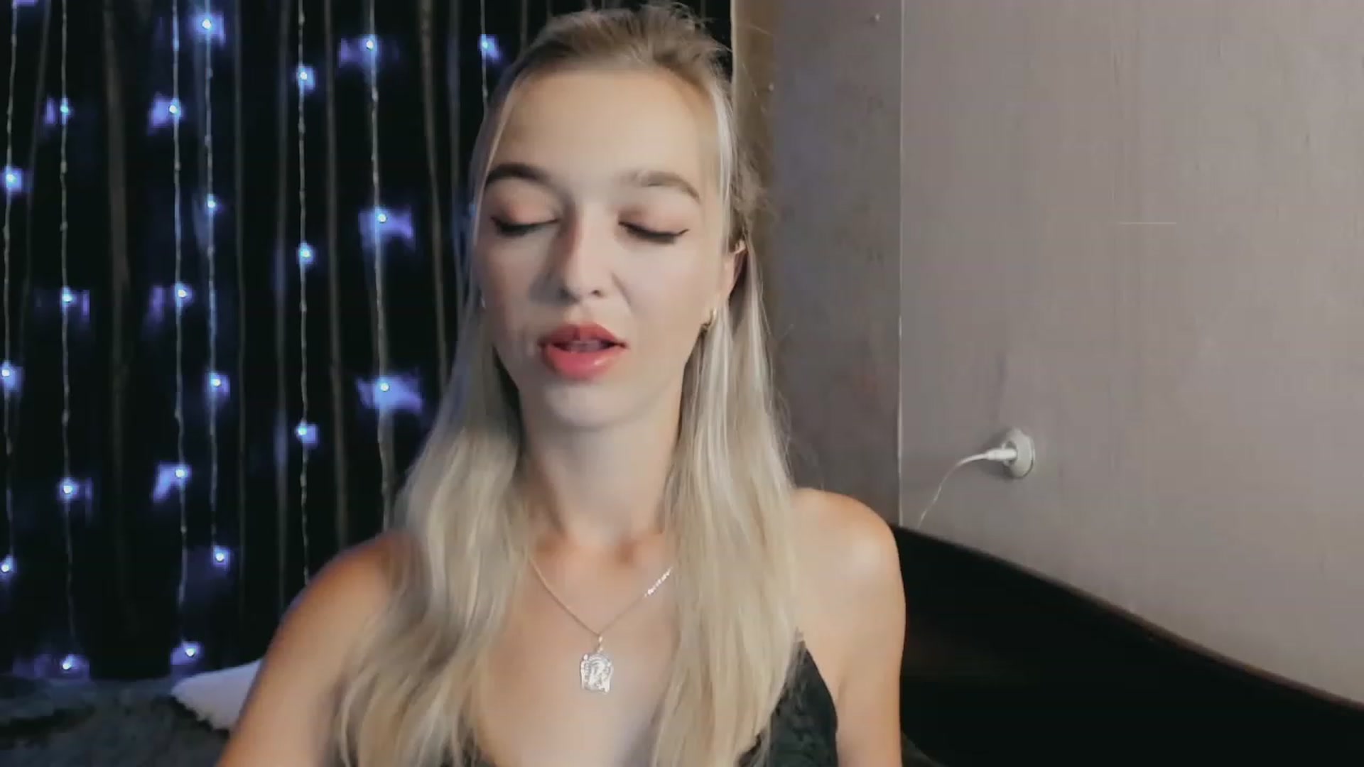 Gallery image thumbnail from Ambri_Lili's myfreecams stream on, 08/17/2023, 03:58 image 1 of 20
