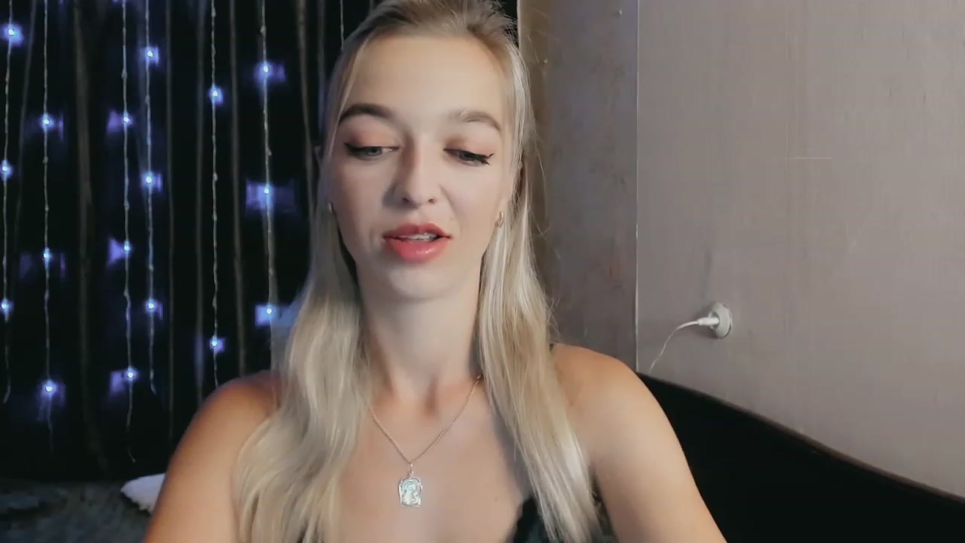 Gallery image thumbnail from Ambri_Lili's myfreecams stream on, 08/17/2023, 03:58 image 2 of 20
