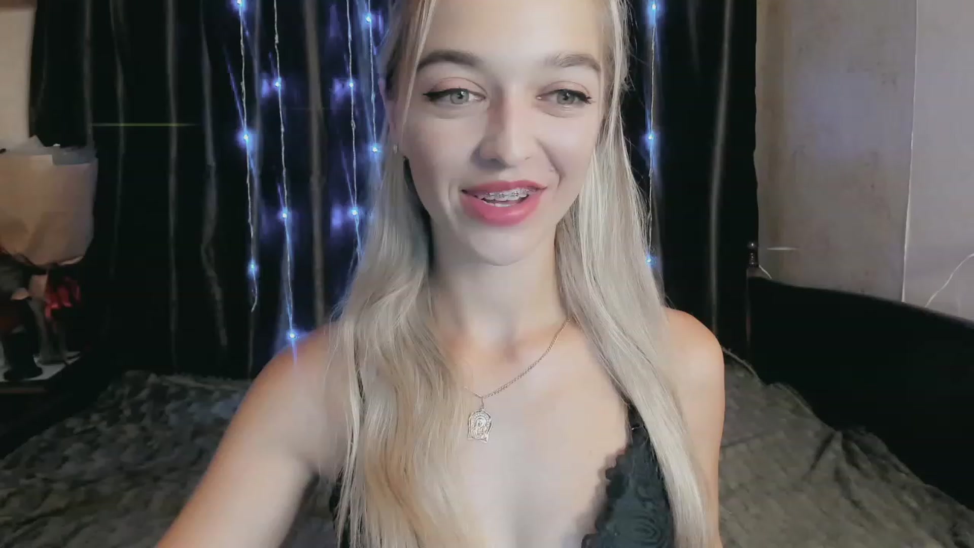 Gallery image thumbnail from Ambri_Lili's myfreecams stream on, 08/17/2023, 06:12 image 11 of 20