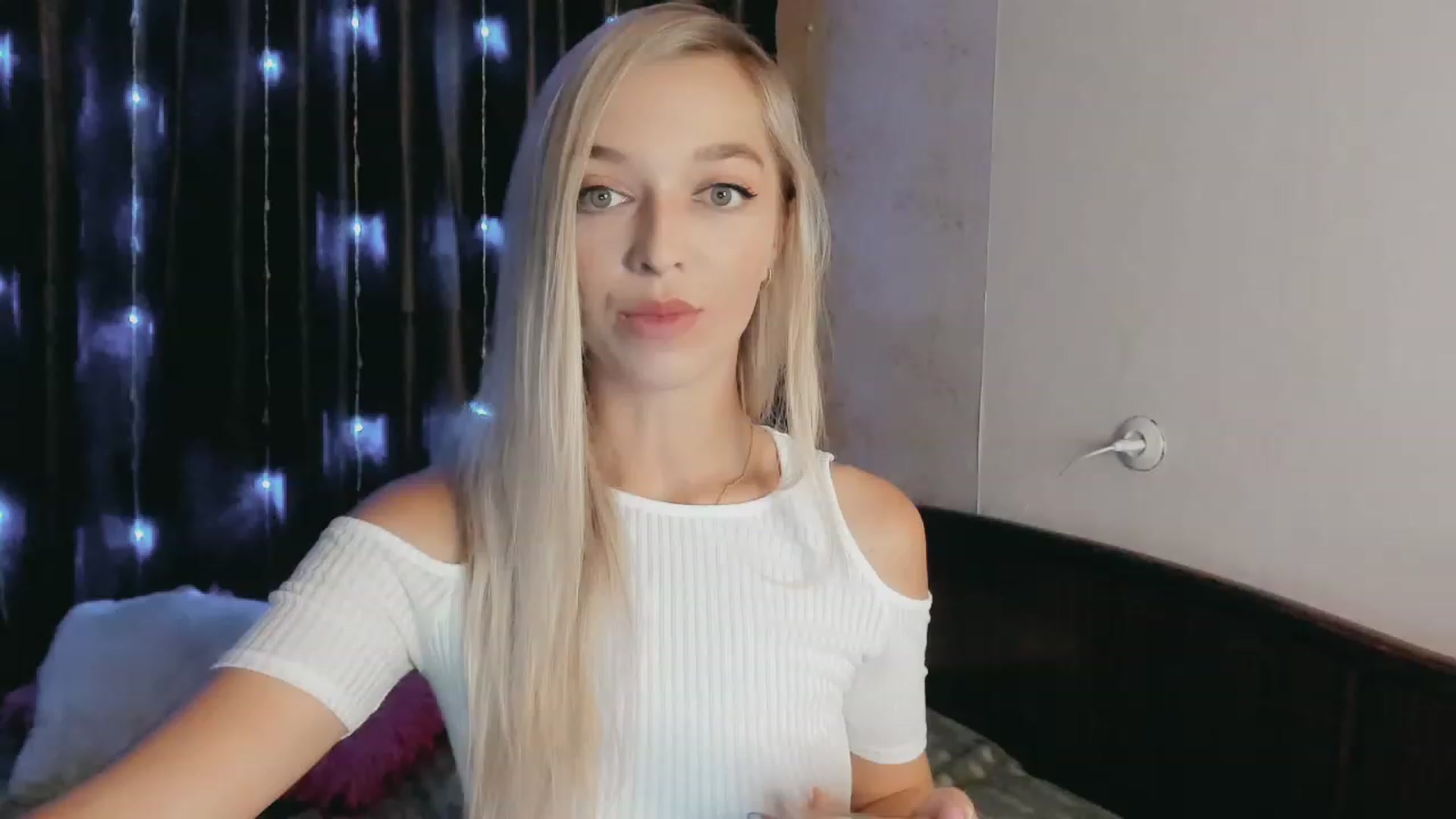 Gallery image thumbnail from Ambri_Lili's myfreecams stream on, 08/28/2023, 03:39 image 19 of 20