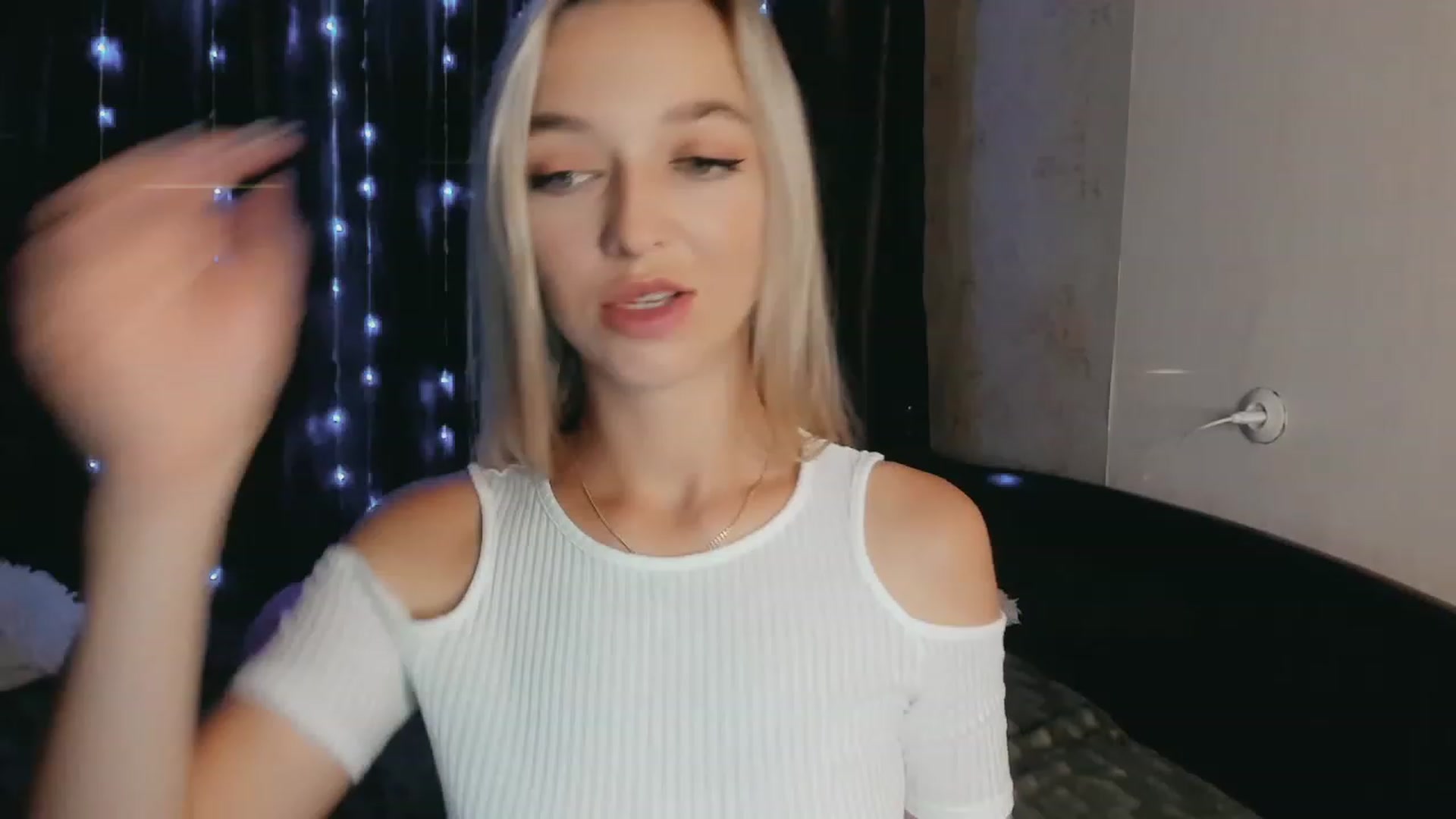 Gallery image thumbnail from Ambri_Lili's myfreecams stream on, 08/28/2023, 05:11 image 14 of 20