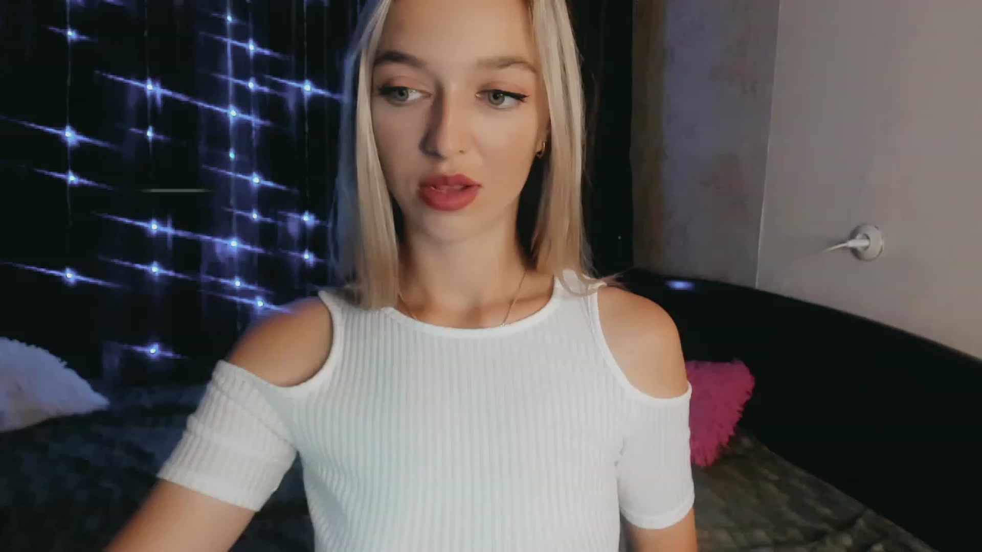 Gallery image thumbnail from Ambri_Lili's myfreecams stream on, 08/28/2023, 06:15 image 8 of 20