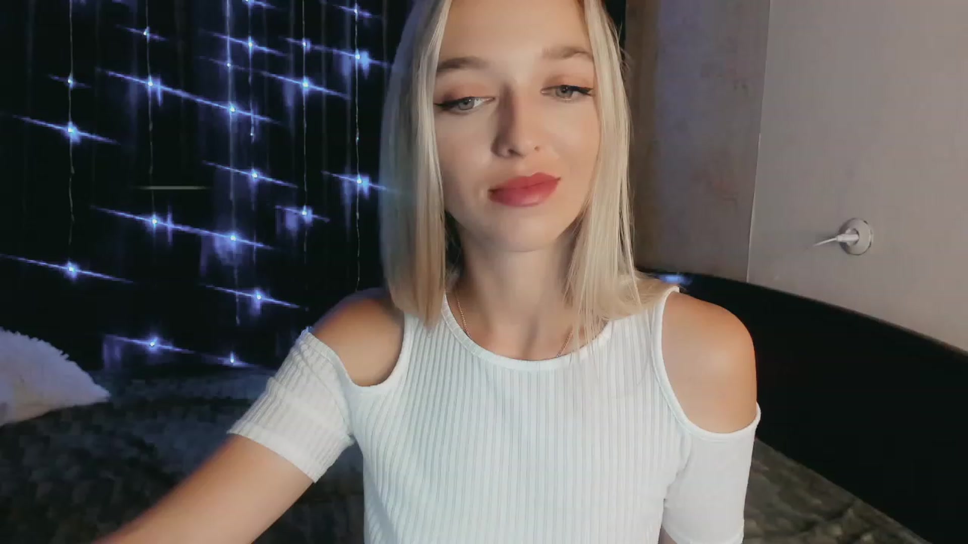 Gallery image thumbnail from Ambri_Lili's myfreecams stream on, 08/28/2023, 06:15 image 16 of 20