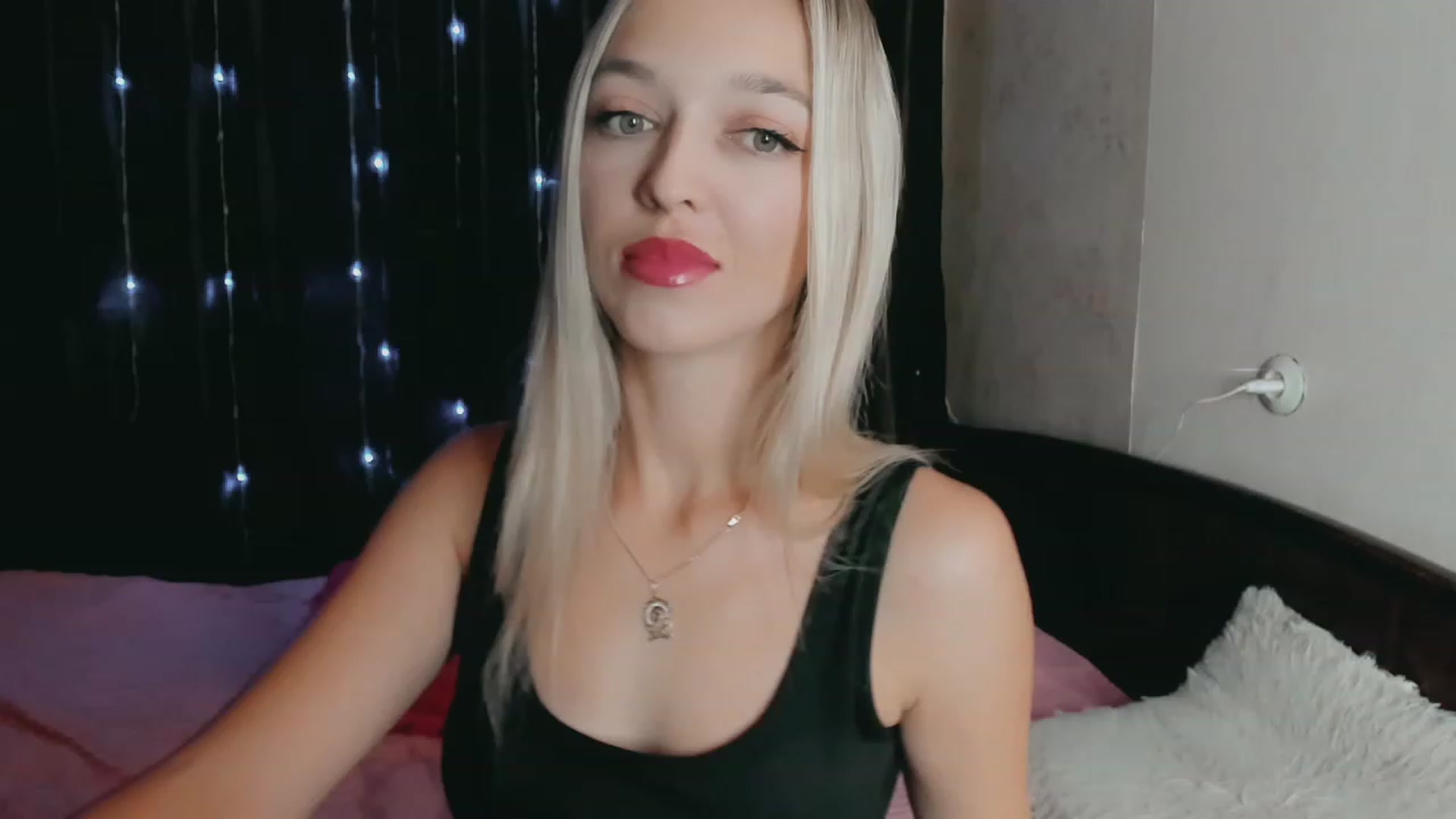 Gallery image thumbnail from Ambri_Lili's myfreecams stream on, 09/04/2023, 09:20 image 5 of 20