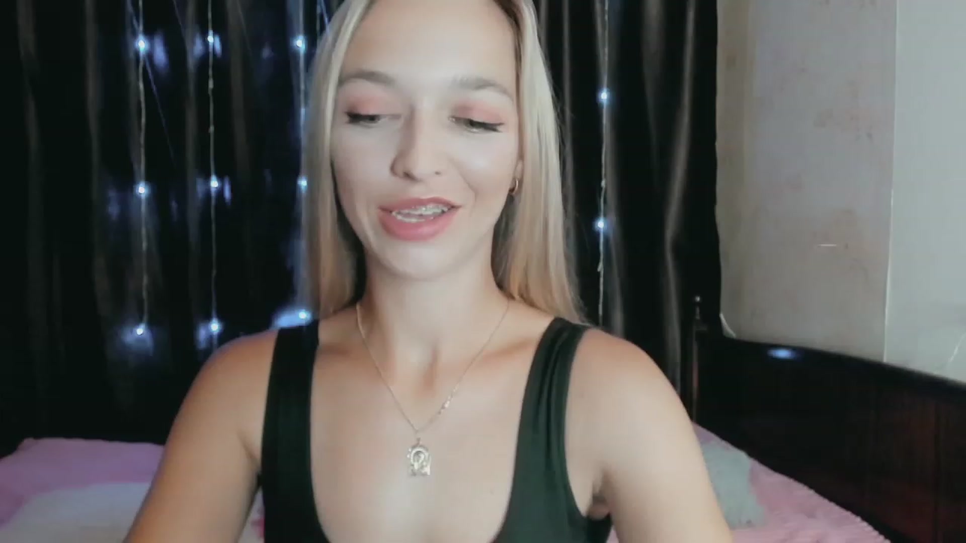 Gallery image thumbnail from Ambri_Lili's myfreecams stream on, 09/04/2023, 16:03 image 15 of 20