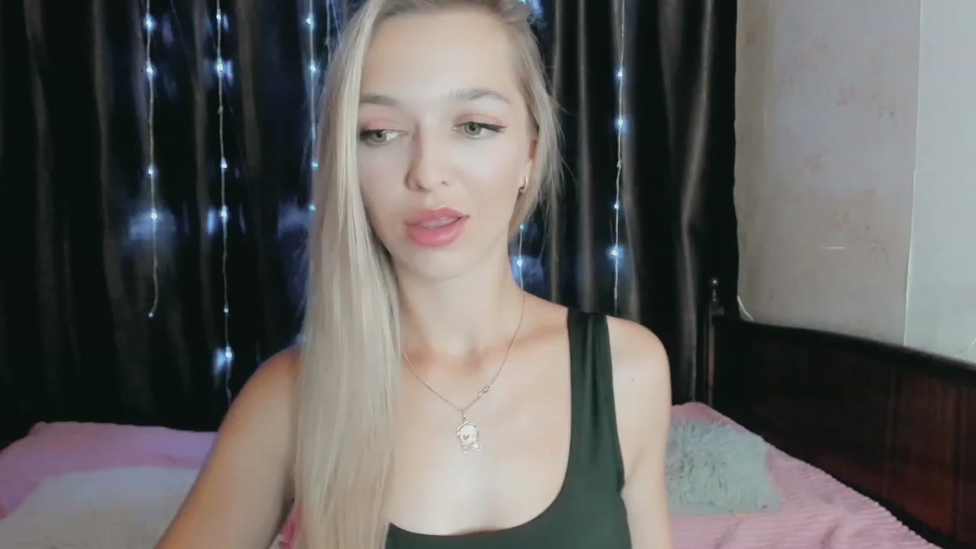 Gallery image thumbnail from Ambri_Lili's myfreecams stream on, 09/04/2023, 16:03 image 10 of 20