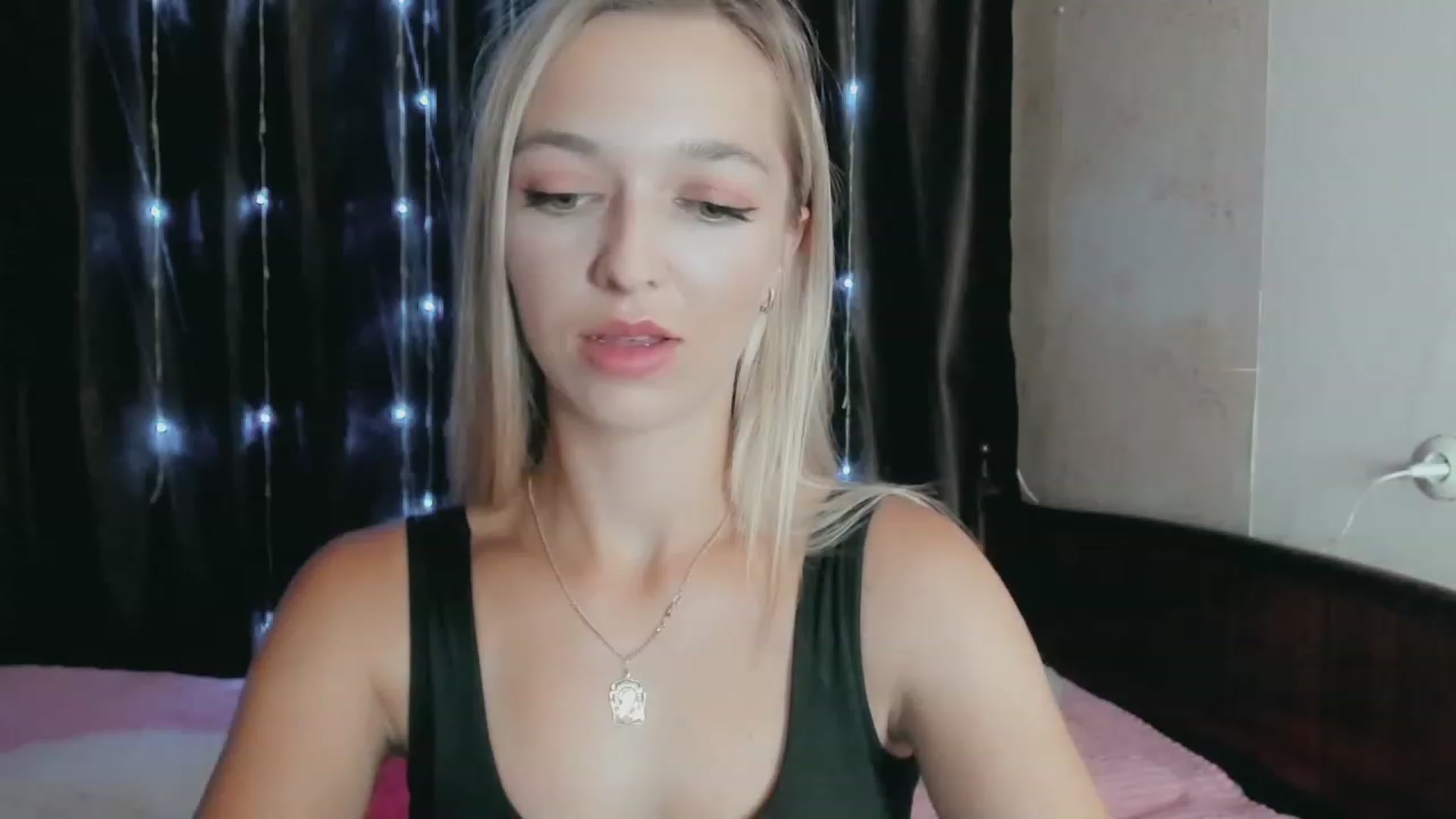 Gallery image thumbnail from Ambri_Lili's myfreecams stream on, 09/04/2023, 16:03 image 18 of 20