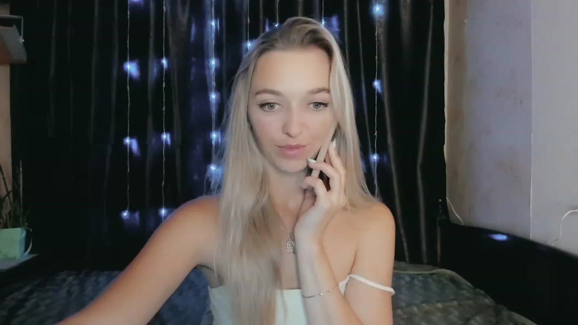 Gallery image thumbnail from Ambri_Lili's myfreecams stream on, 09/08/2023, 14:41 image 14 of 20