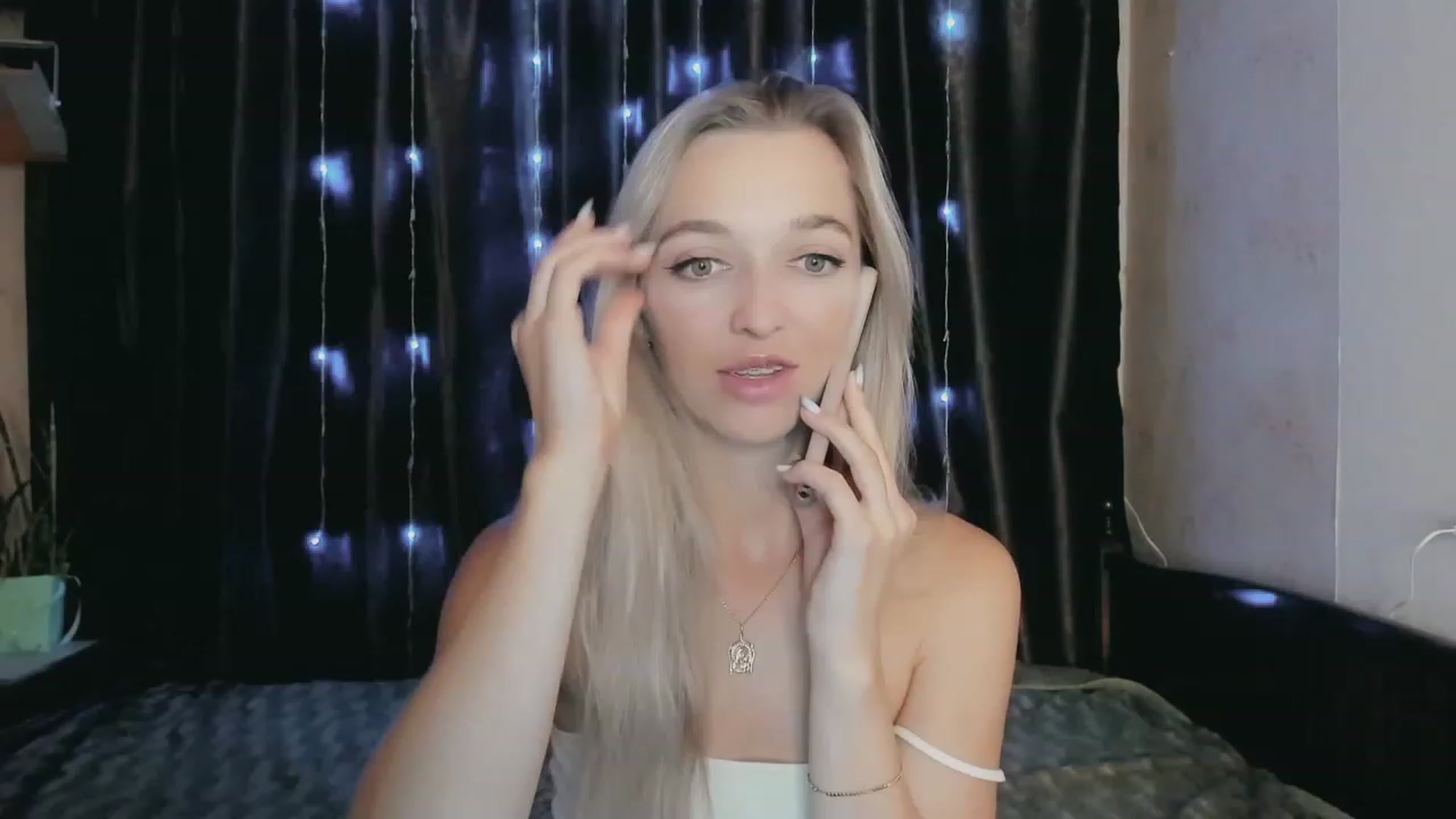 Gallery image thumbnail from Ambri_Lili's myfreecams stream on, 09/08/2023, 14:41 image 12 of 20