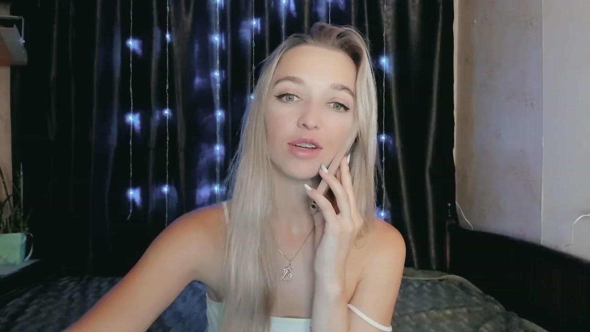 Gallery image thumbnail from Ambri_Lili's myfreecams stream on, 09/08/2023, 14:41 image 13 of 20