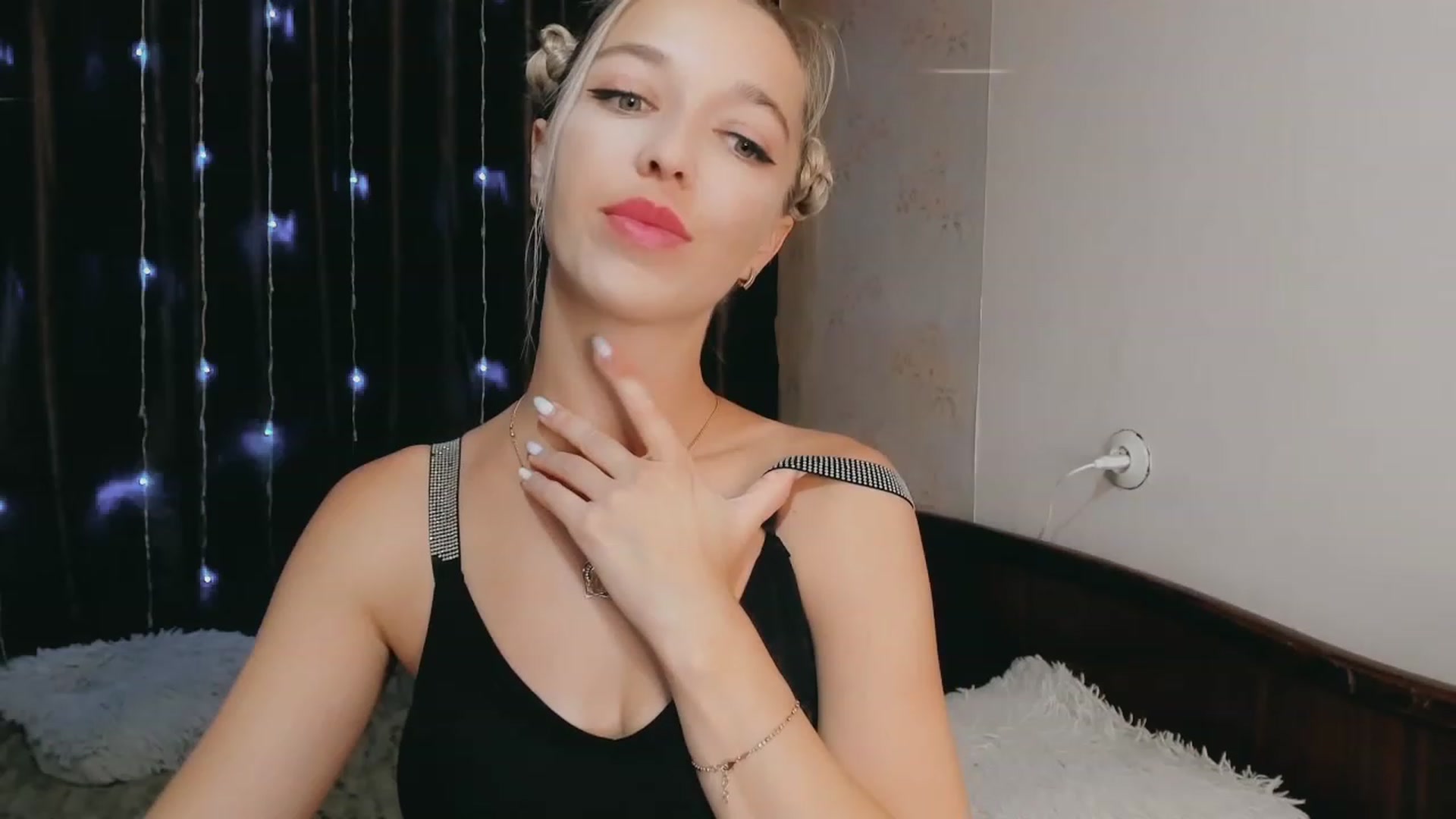 Gallery image thumbnail from Ambri_Lili's myfreecams stream on, 09/11/2023, 14:50 image 16 of 20