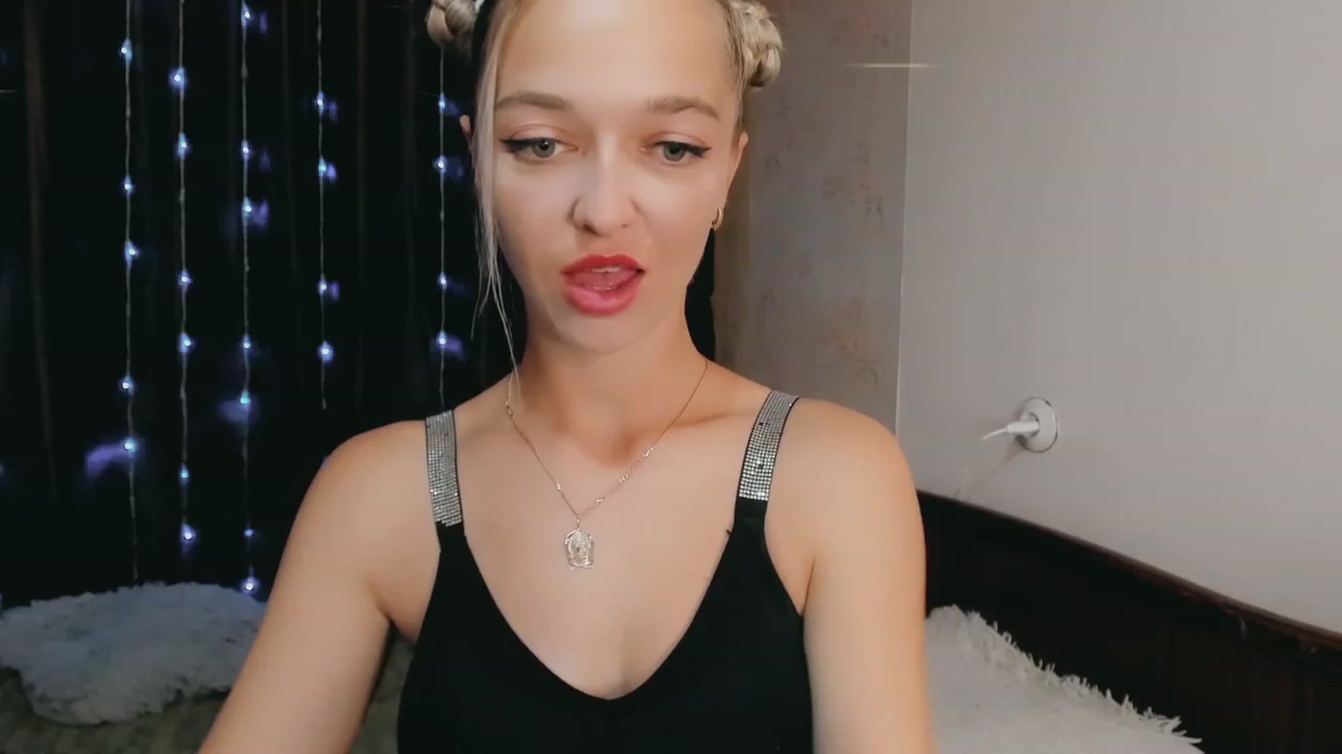 Gallery image thumbnail from Ambri_Lili's myfreecams stream on, 09/11/2023, 14:50 image 9 of 20